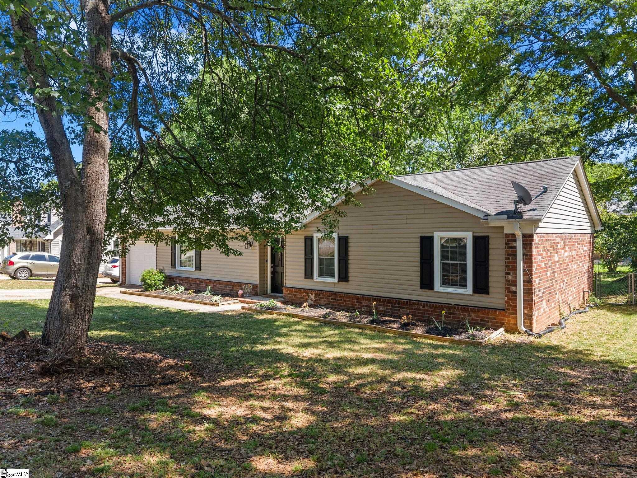 112 Canebrake Drive Property Photo 2