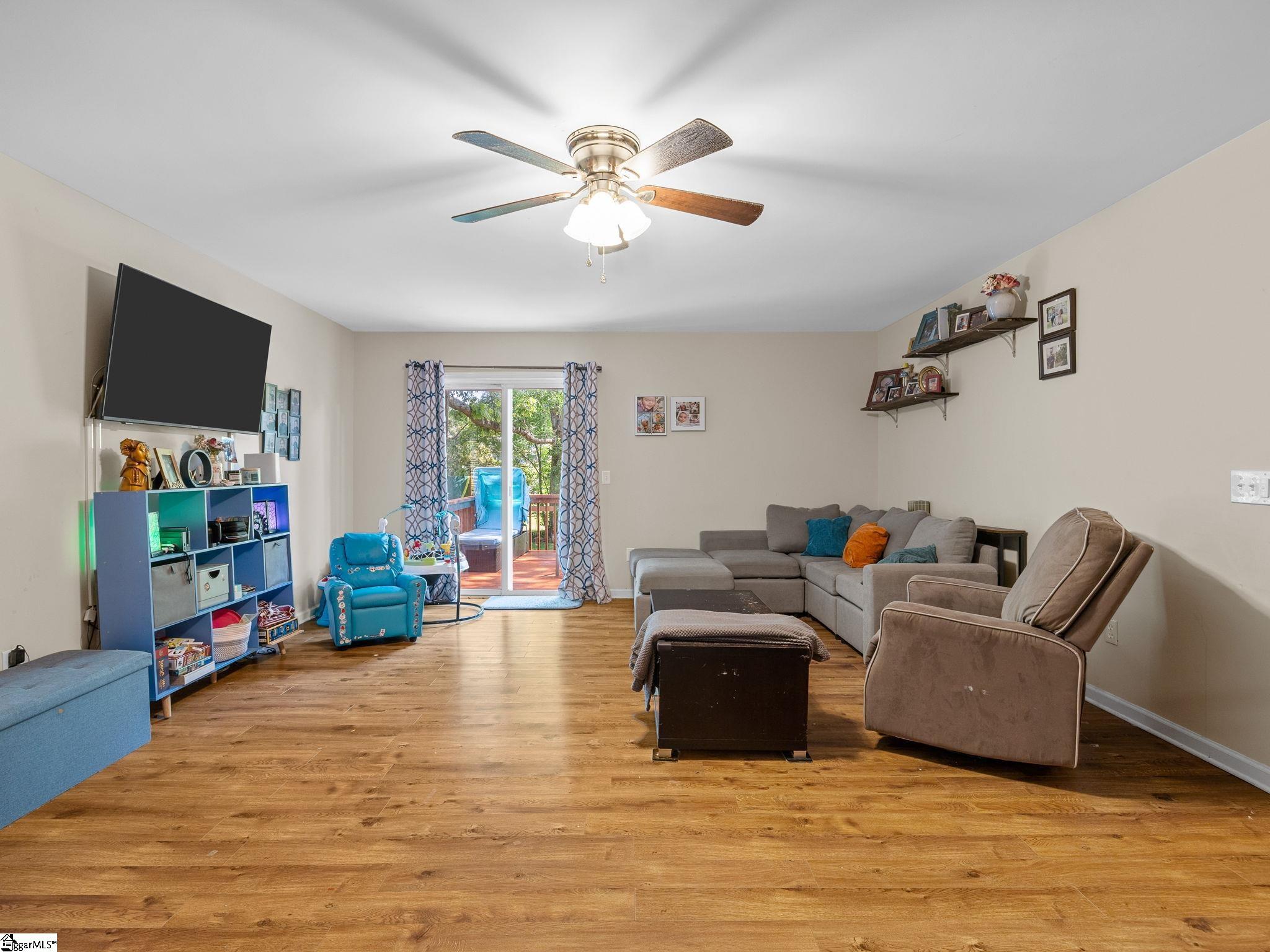 112 Canebrake Drive Property Photo 4