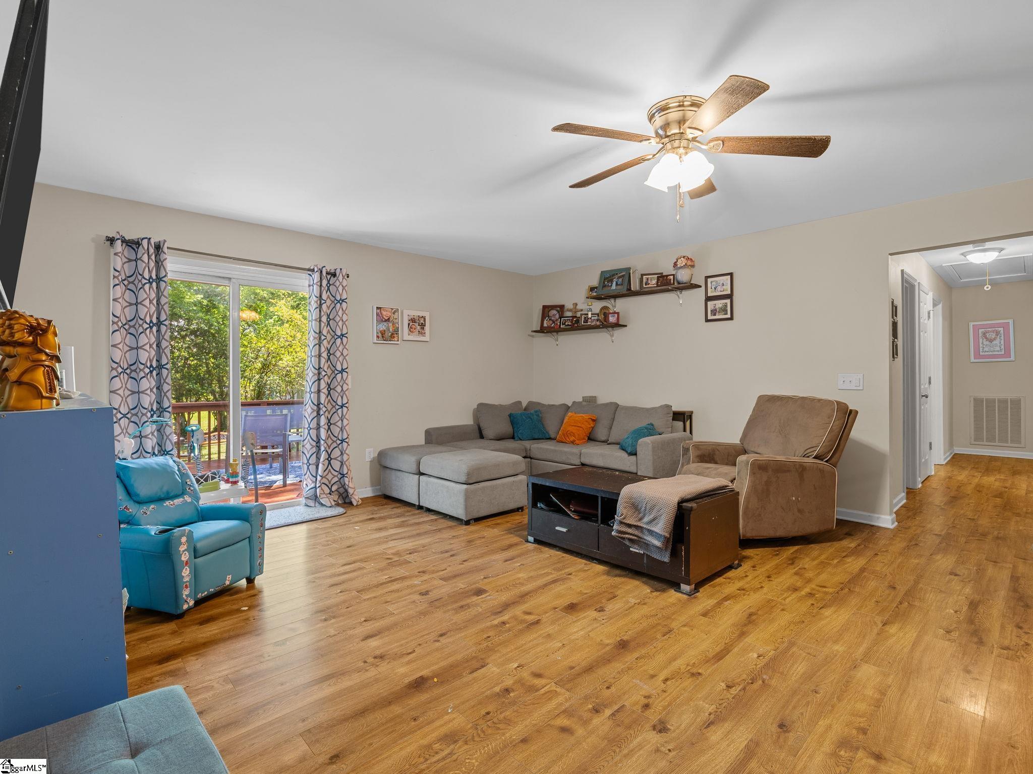 112 Canebrake Drive Property Photo 6