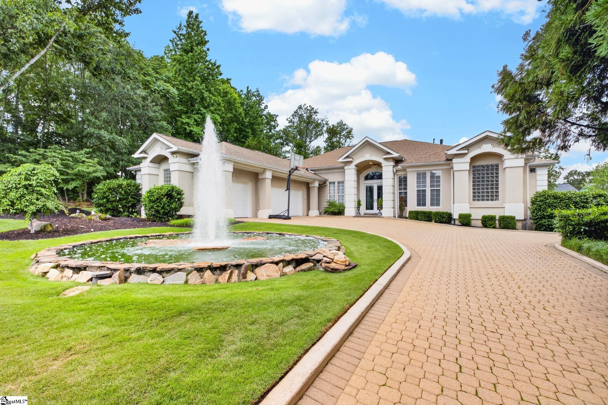 5 Country Squire Court Property Photo 2