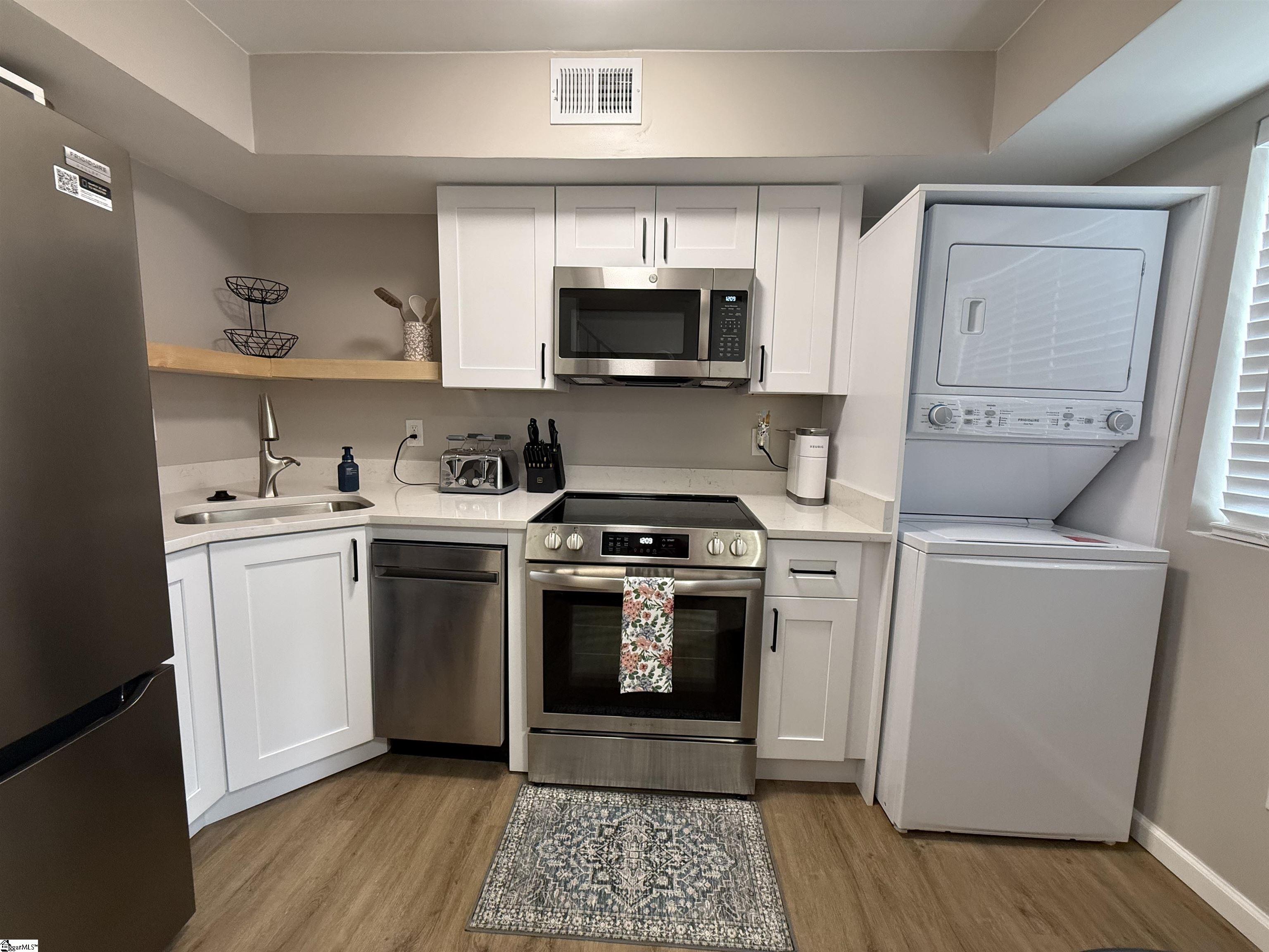 2530 E North Street Property Photo 5