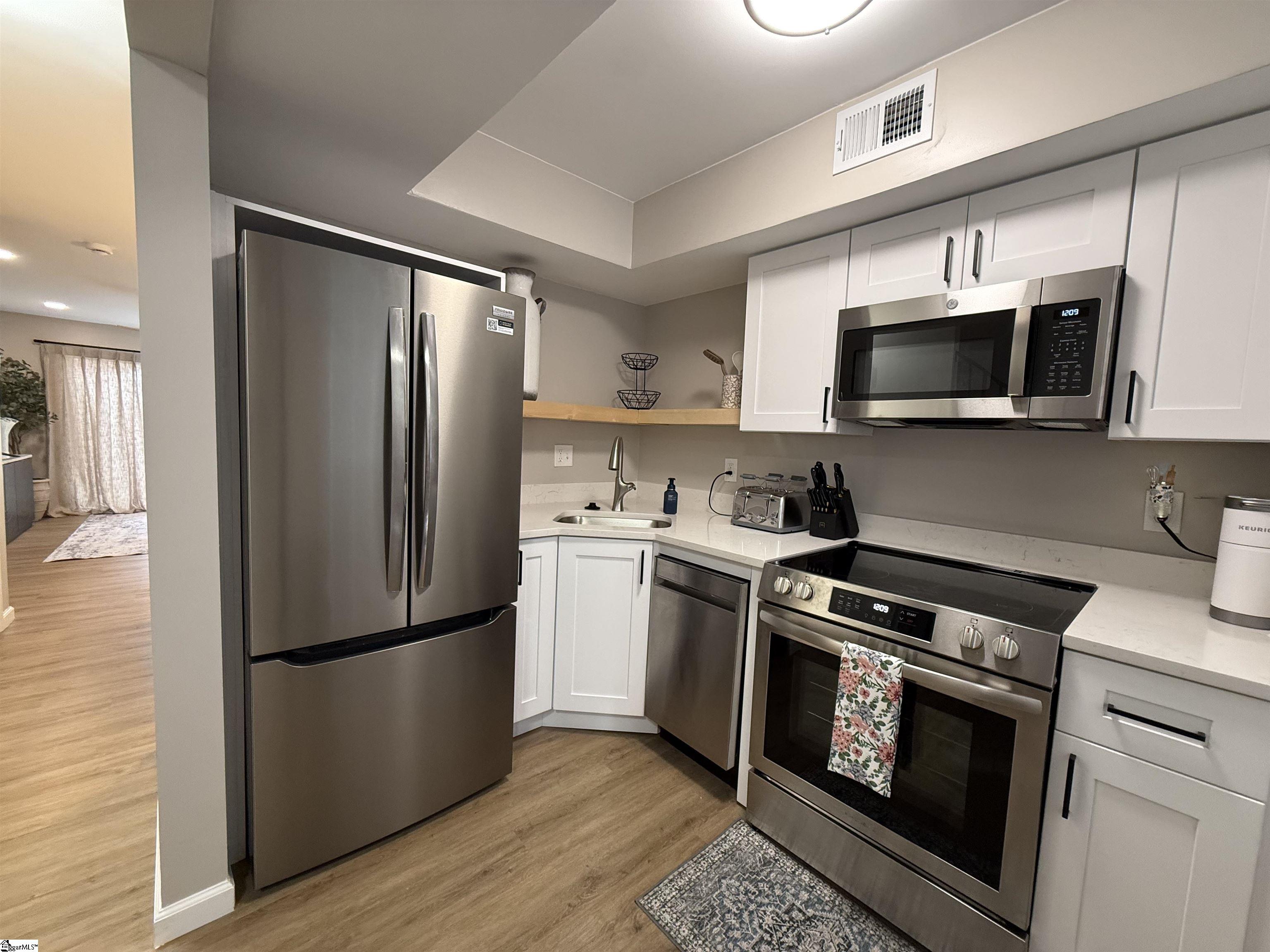 2530 E North Street Property Photo 6