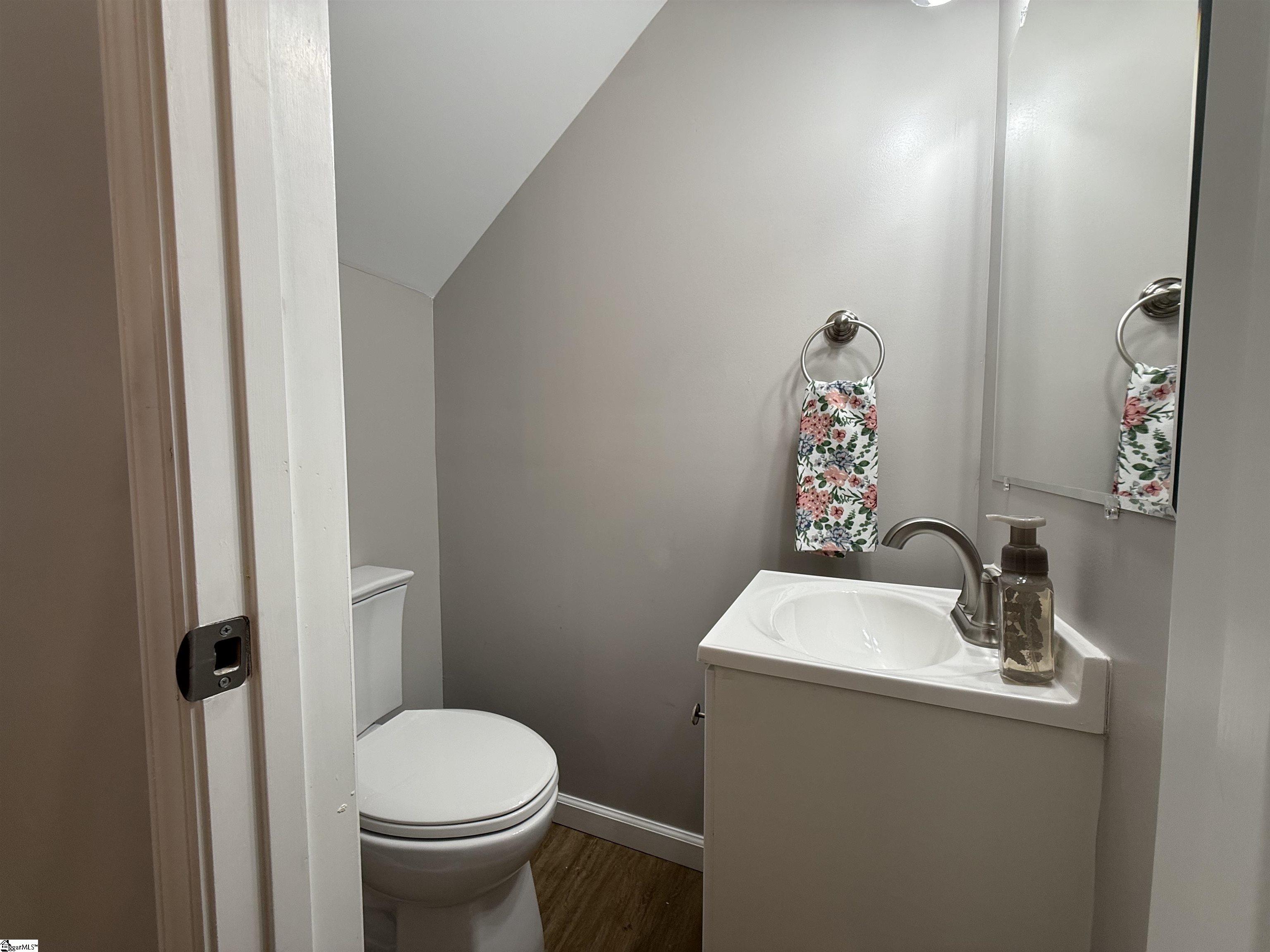 2530 E North Street Property Photo 14