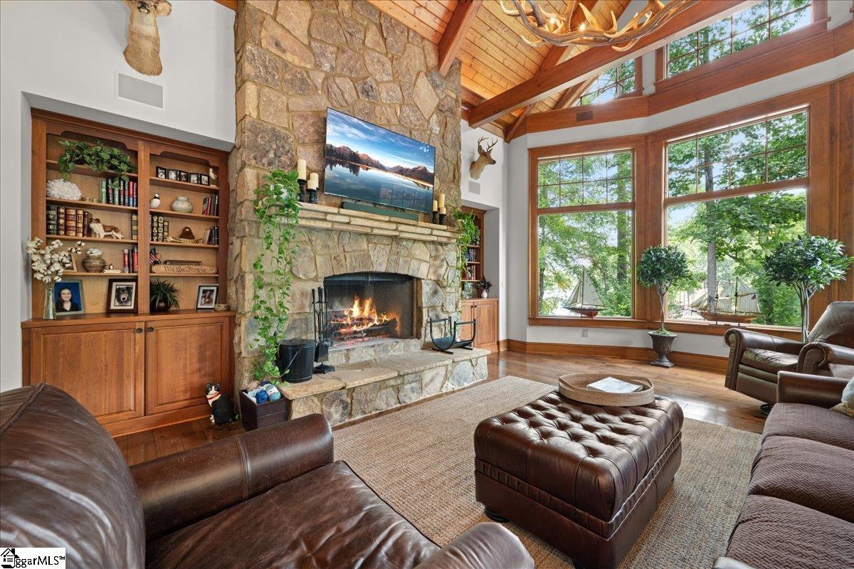 1590224 Property Photo 6