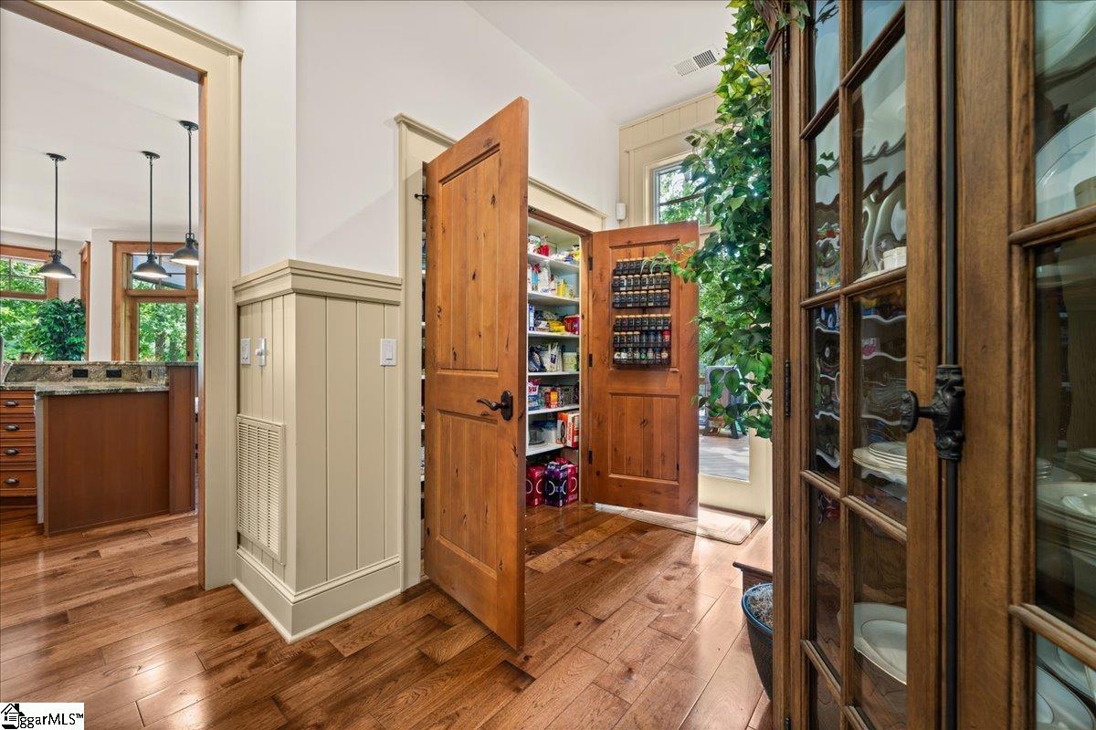 1590224 Property Photo 17