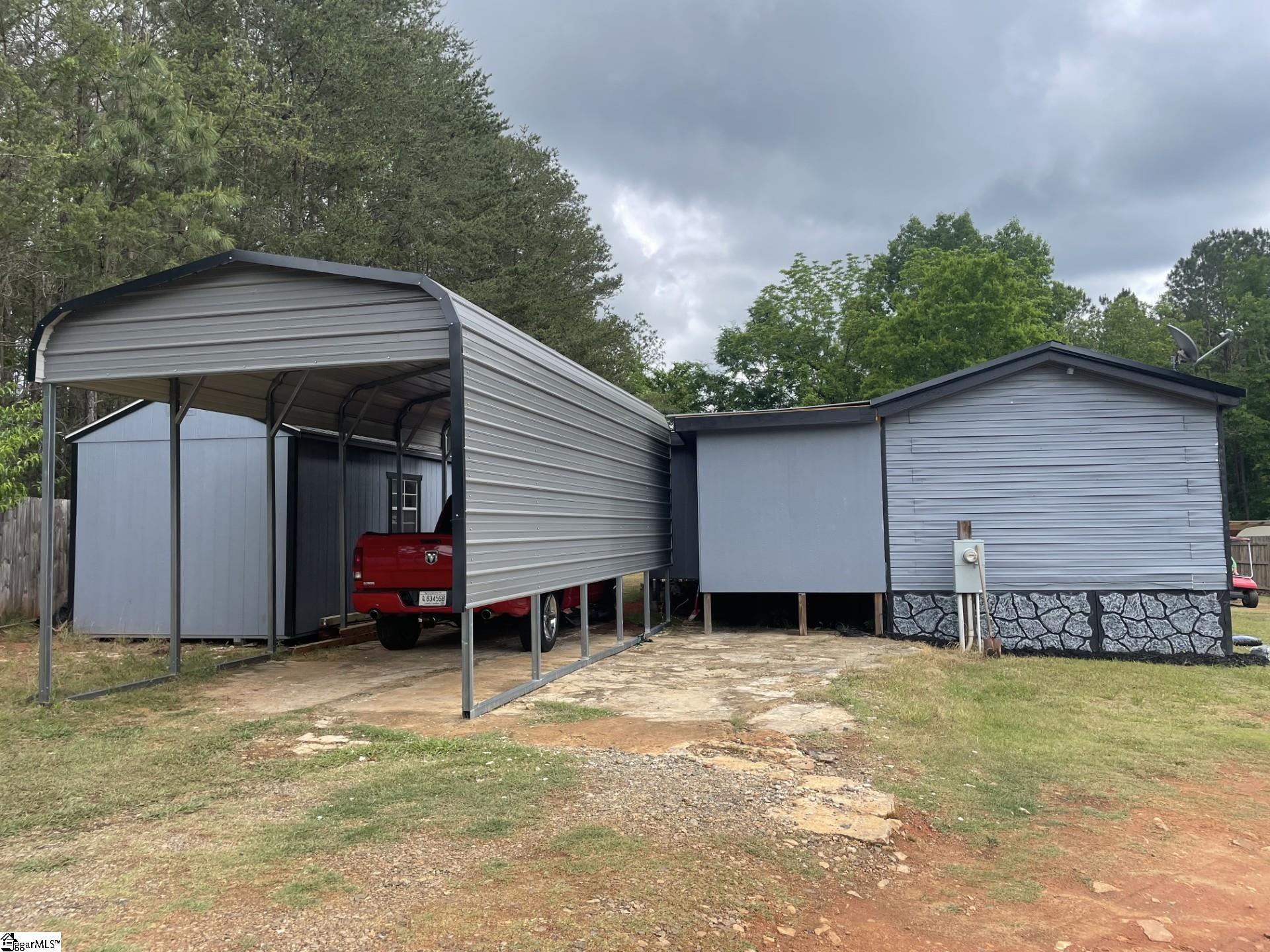 3825 Skippers Lodge Road Property Photo 2