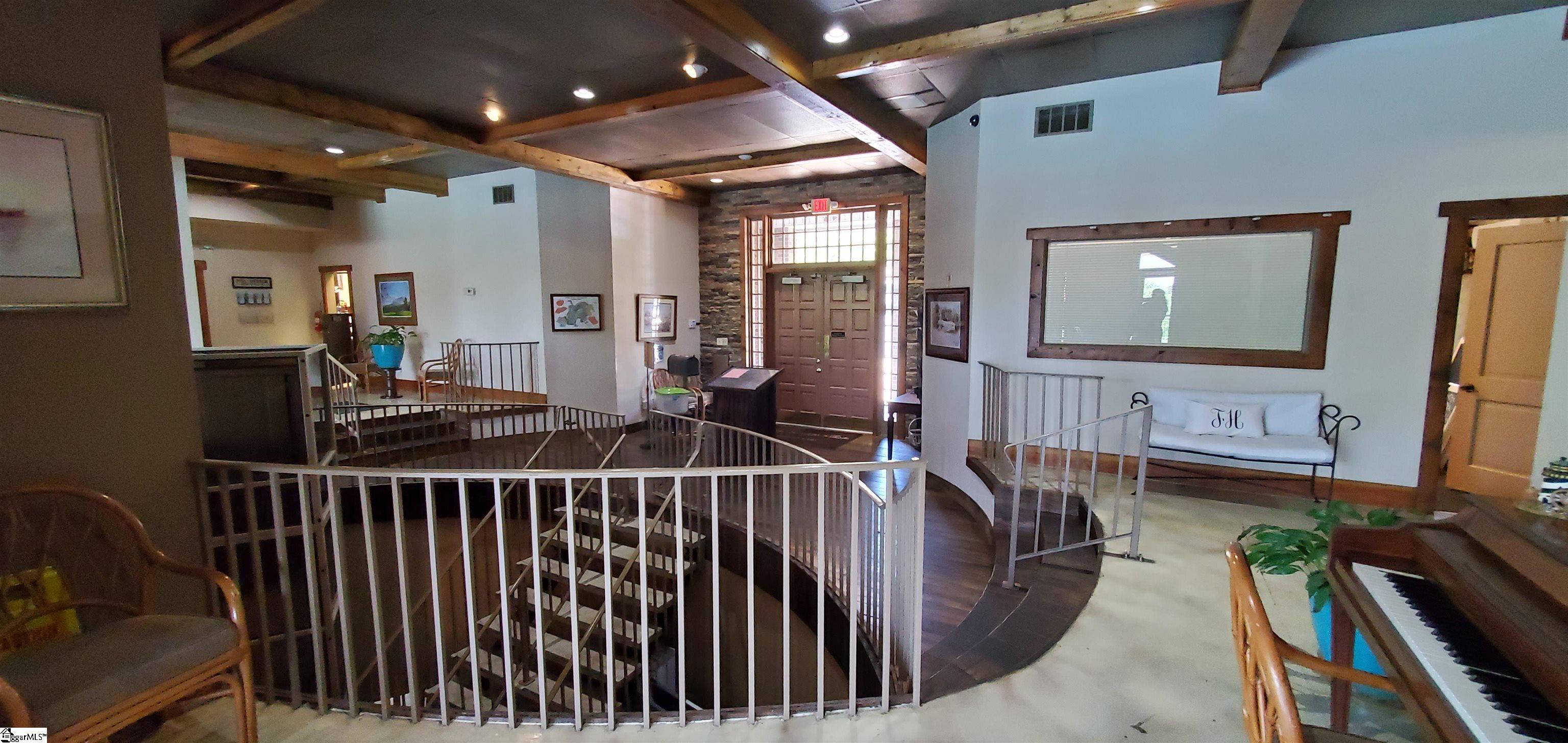 00 Lynden Loop Property Photo 14