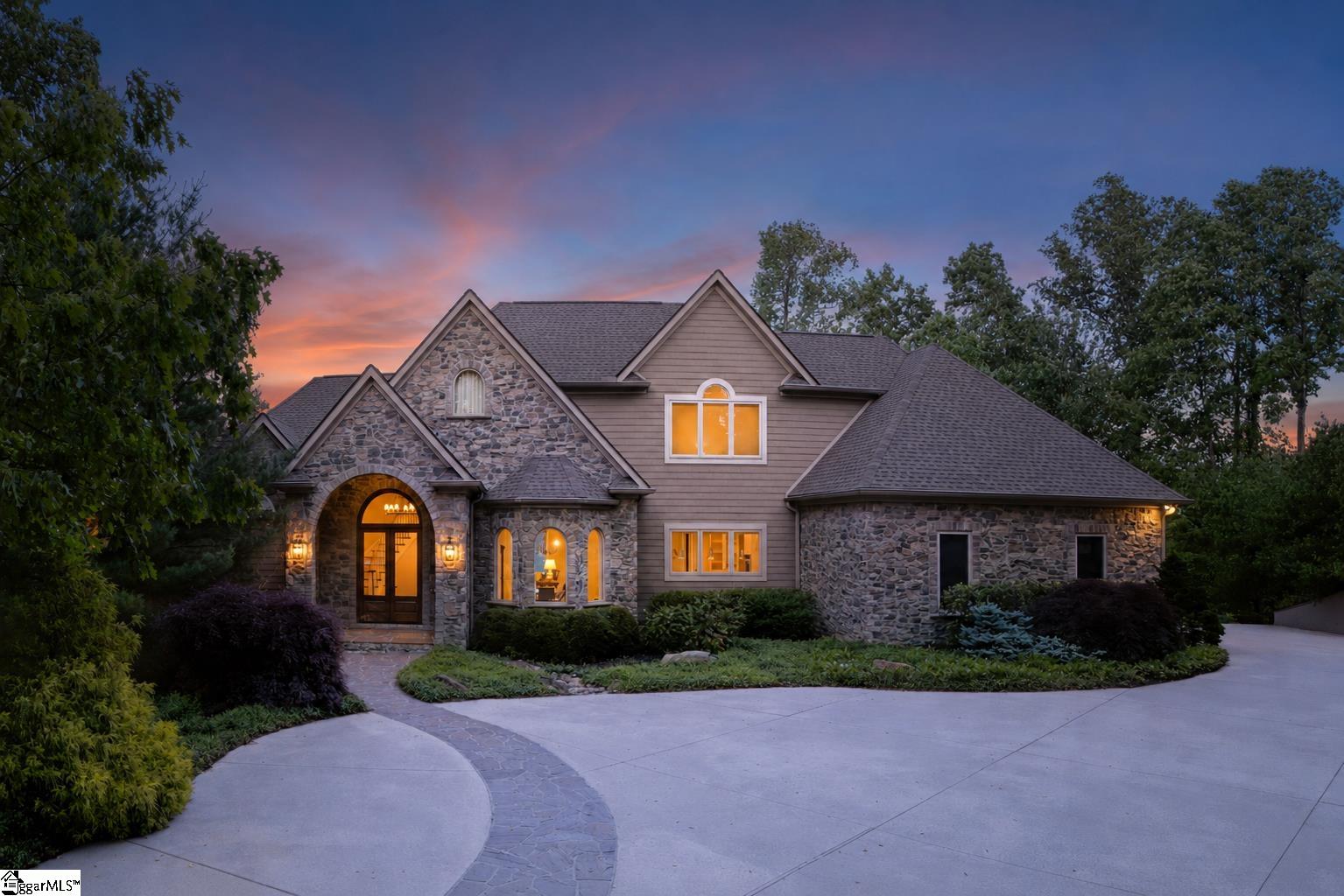 39 The Cliffs Parkway Property Photo 1