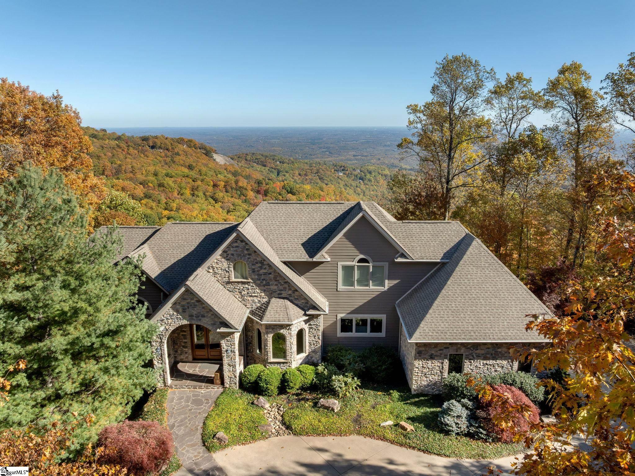39 The Cliffs Parkway Property Photo 2