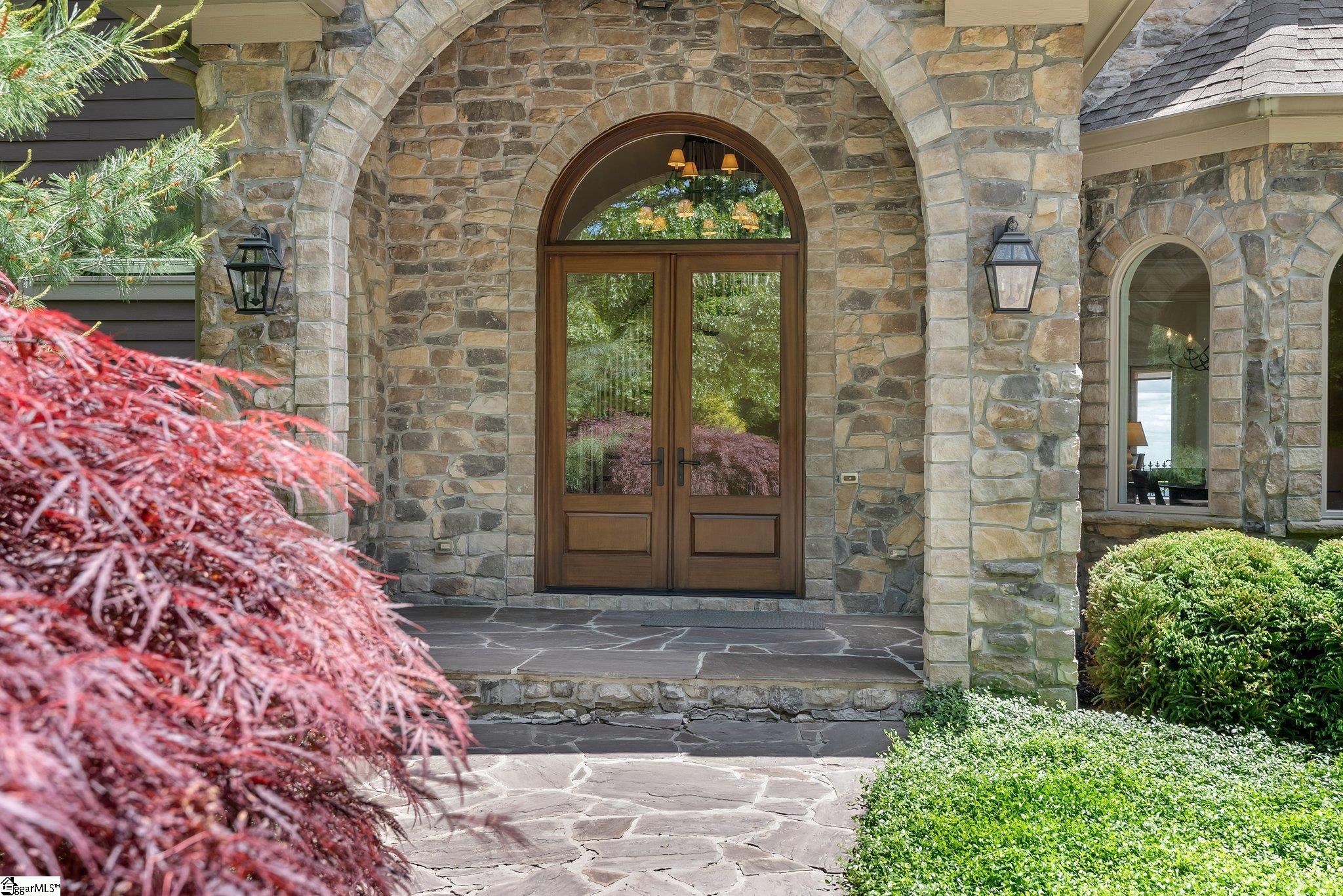 39 The Cliffs Parkway Property Photo 5