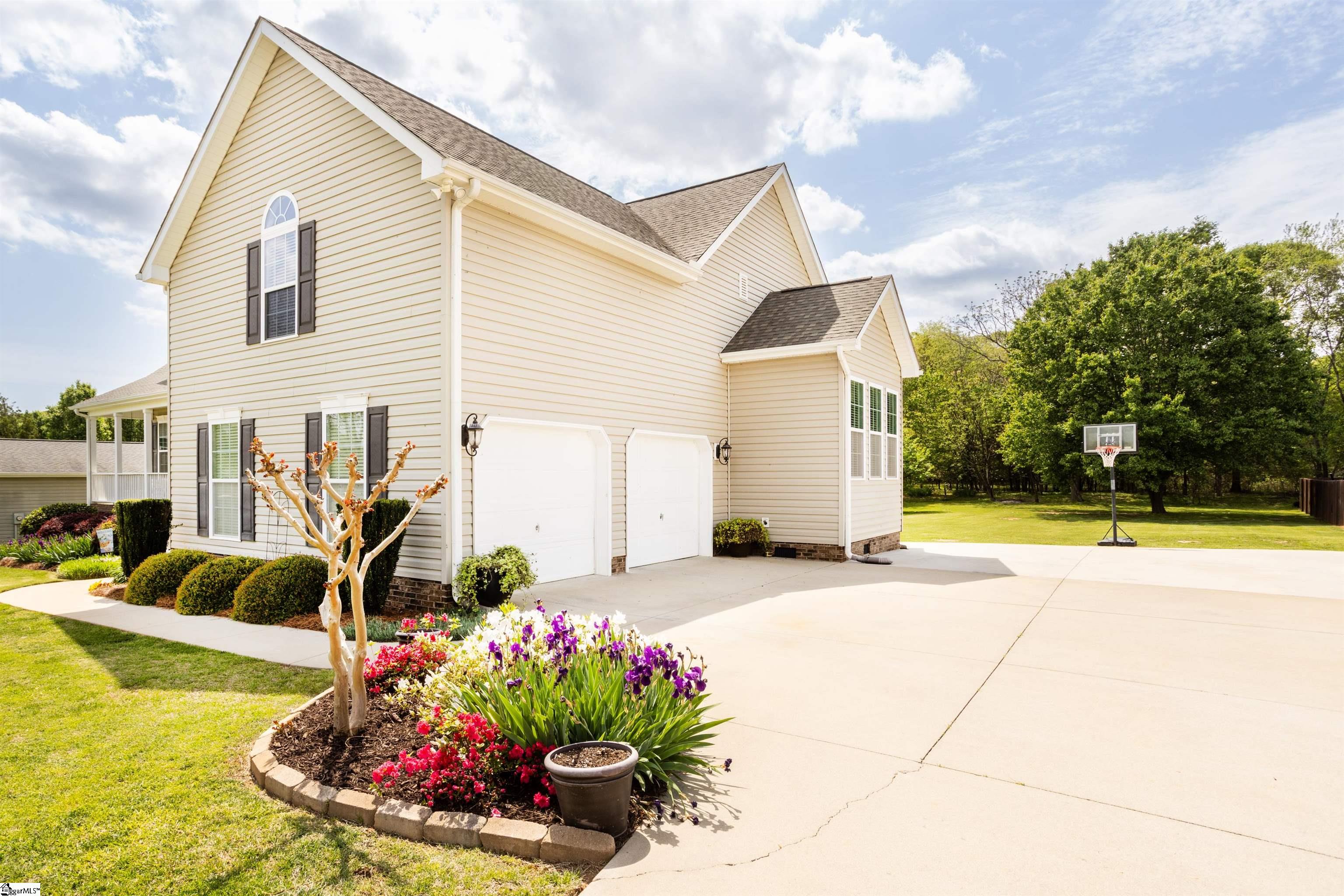 405 Saddlebred Drive Property Photo 4