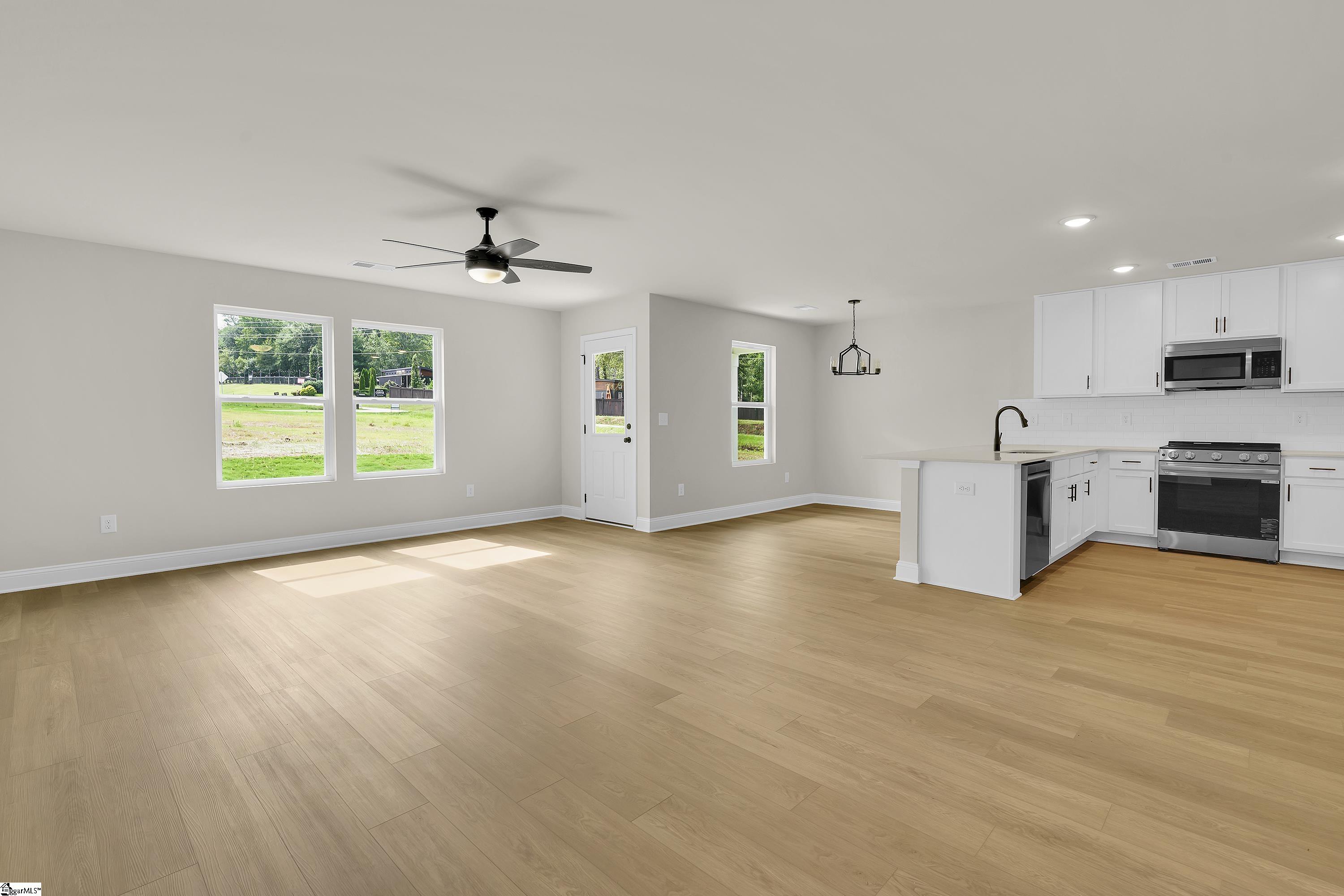 1843 Memorial Drive Extension Property Photo 4