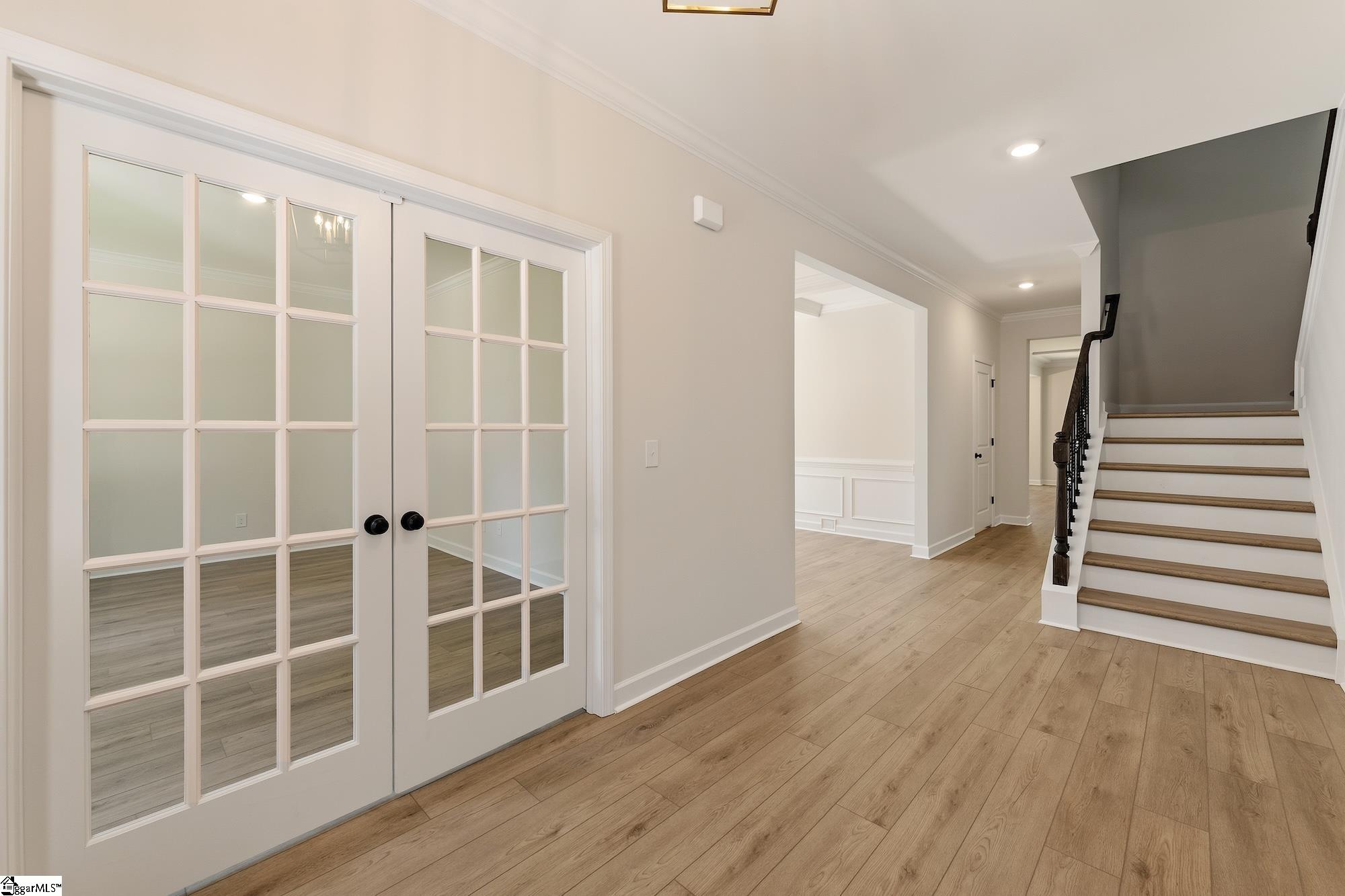 212 Sherwood Drive Property Photo 2