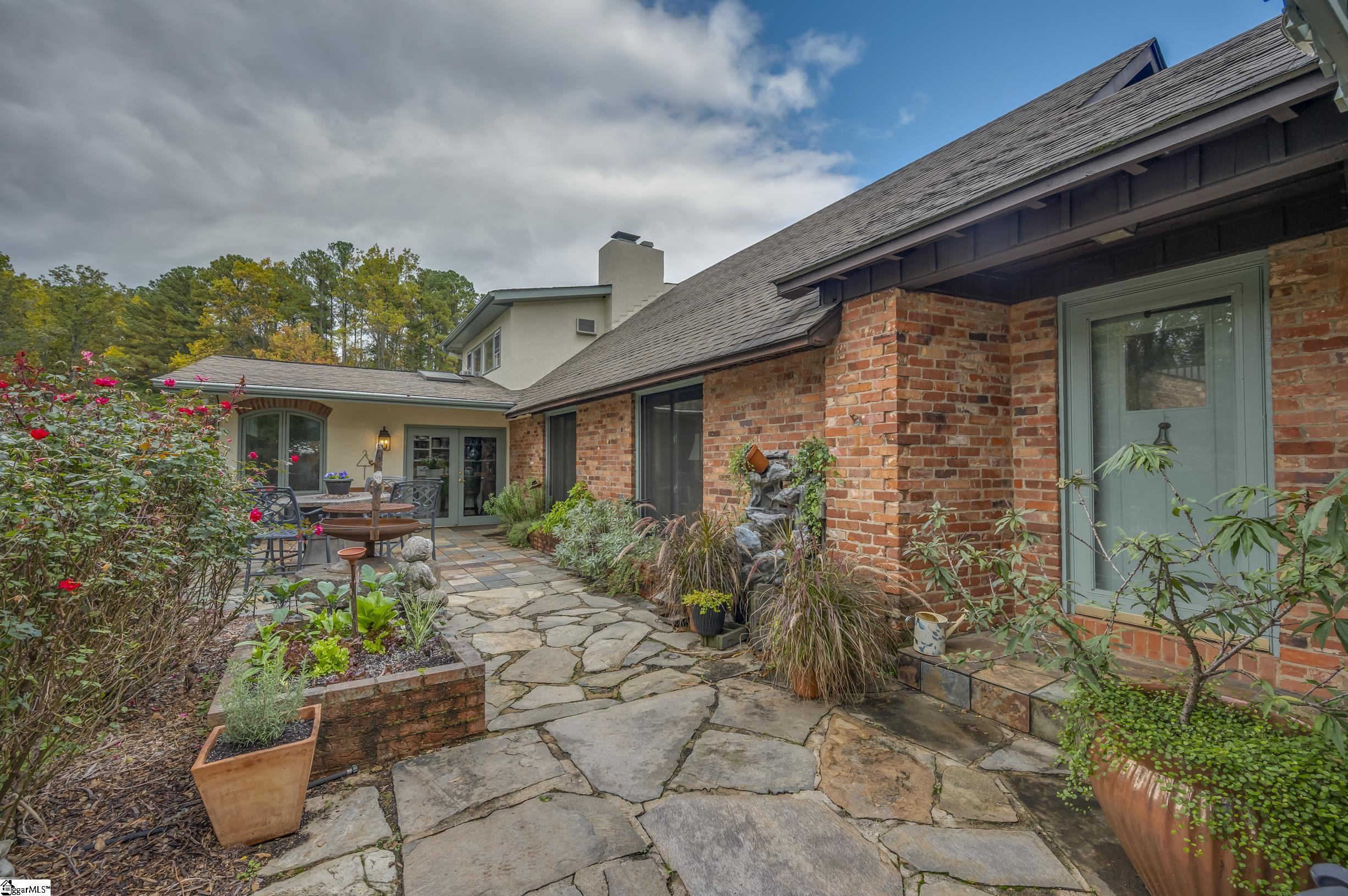 936 Golden Road Property Photo 1