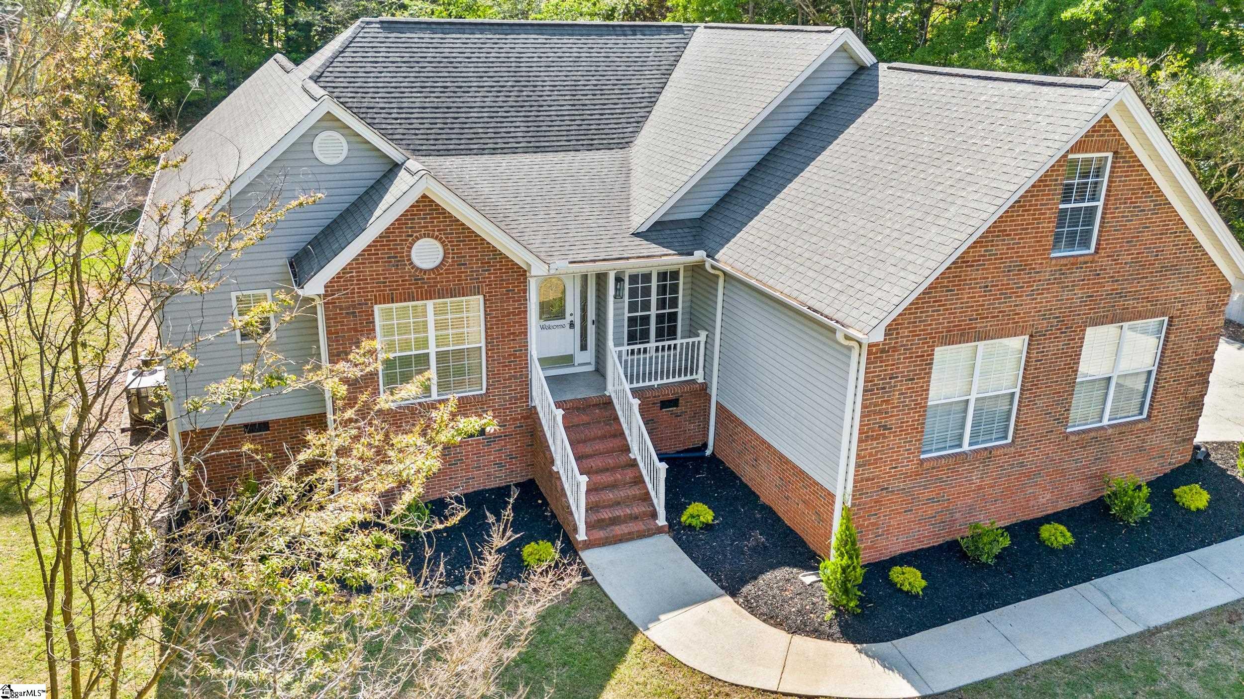200 Holly Chase Drive Property Photo 3
