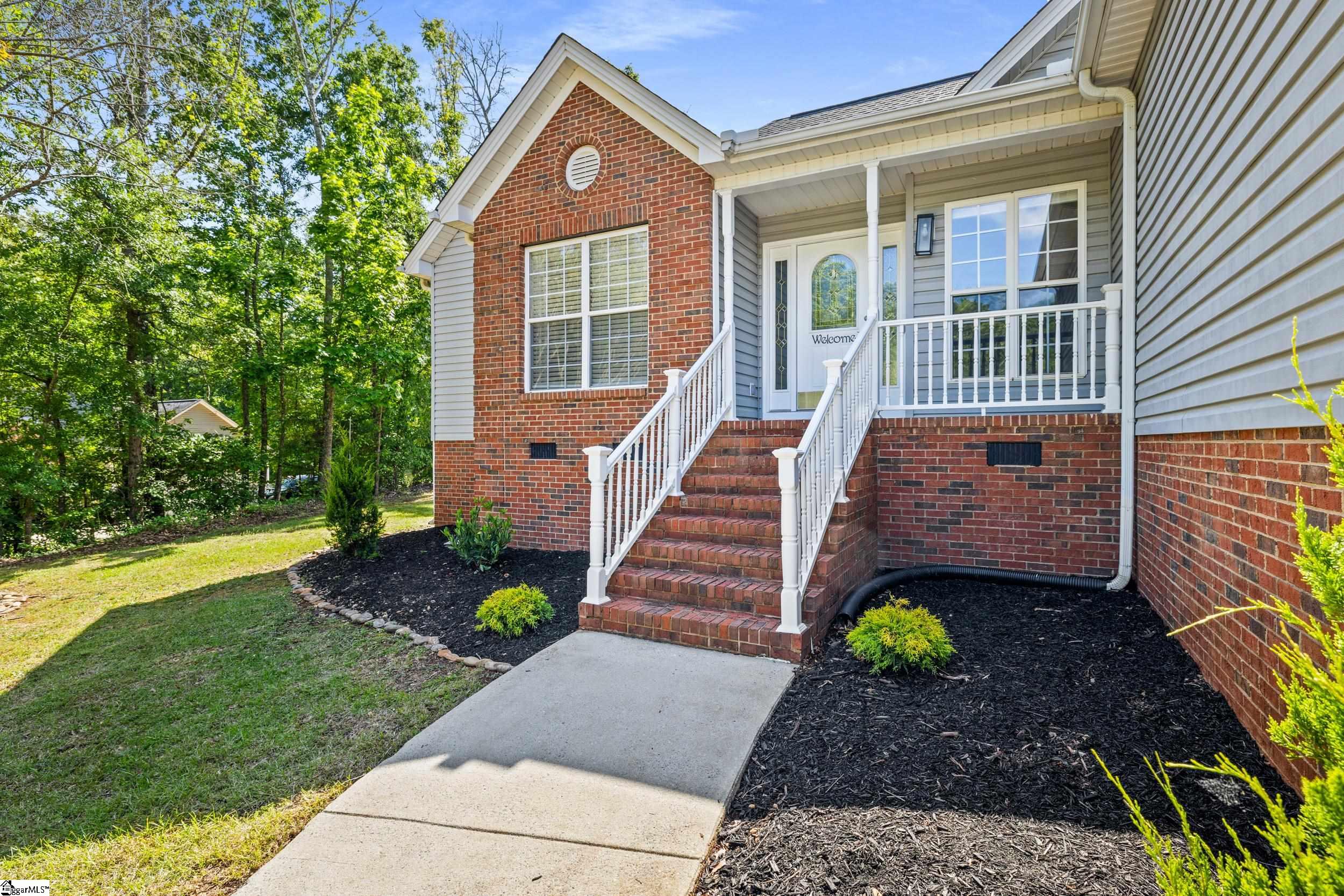 200 Holly Chase Drive Property Photo 4