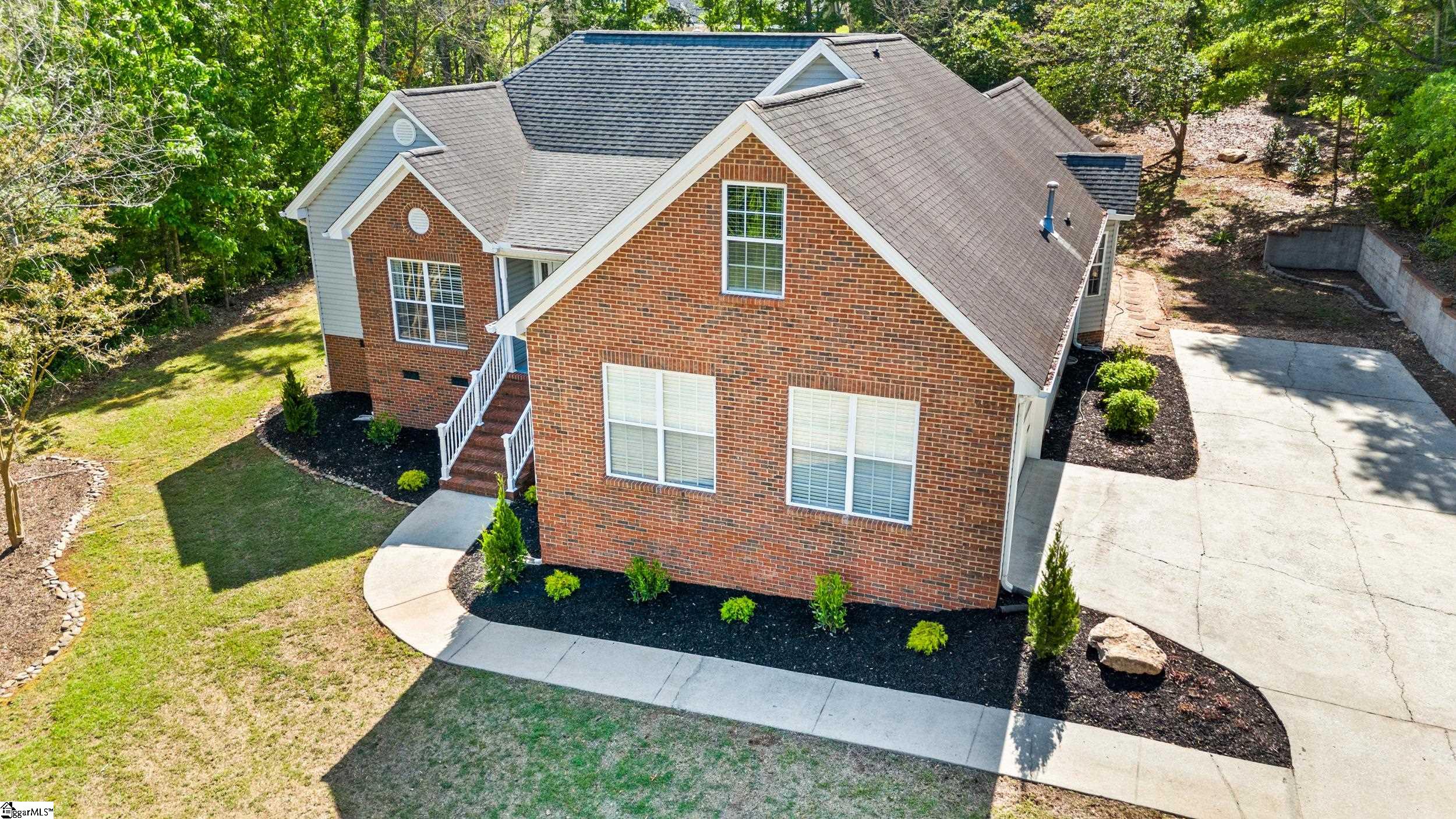200 Holly Chase Drive Property Photo 6