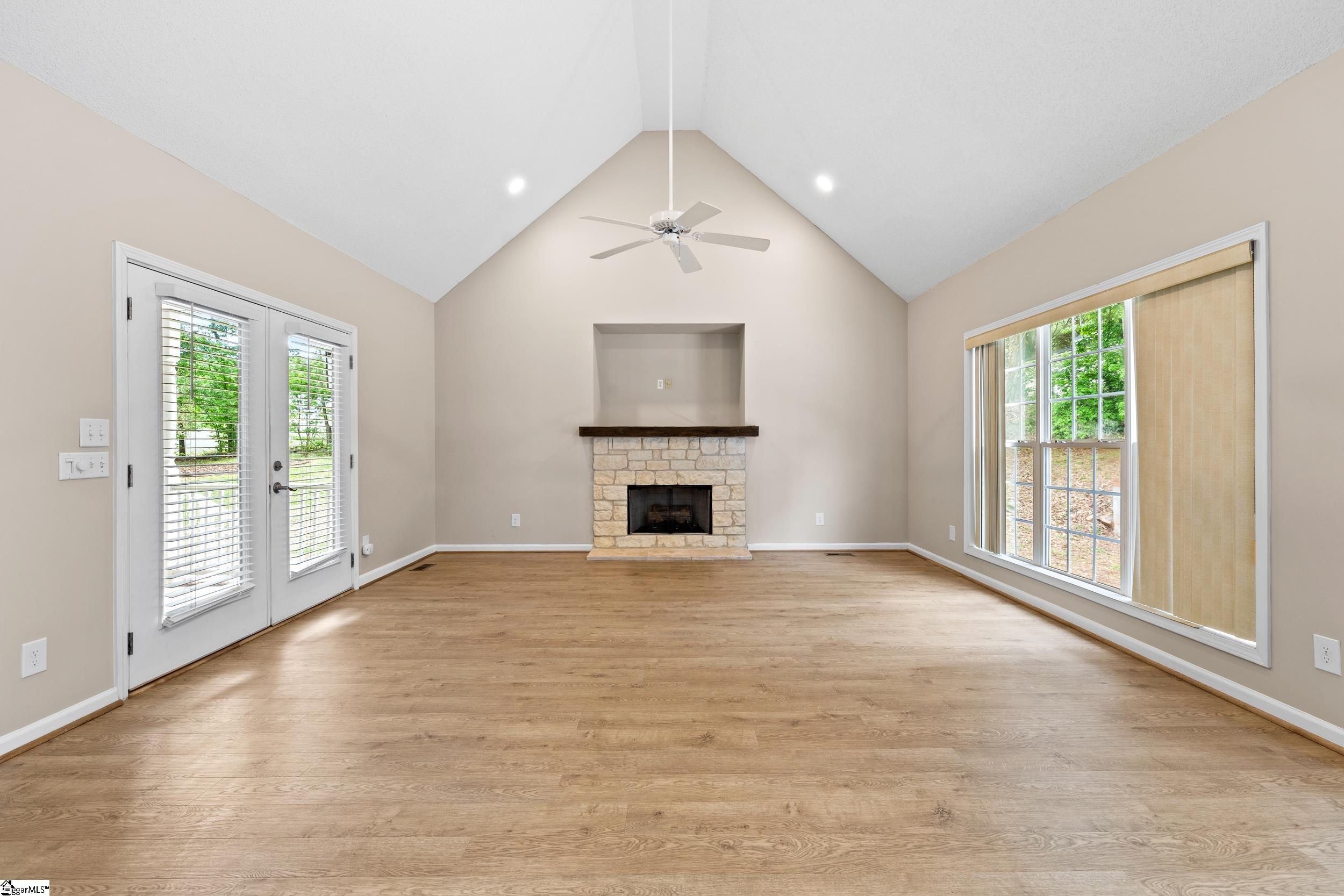 200 Holly Chase Drive Property Photo 8