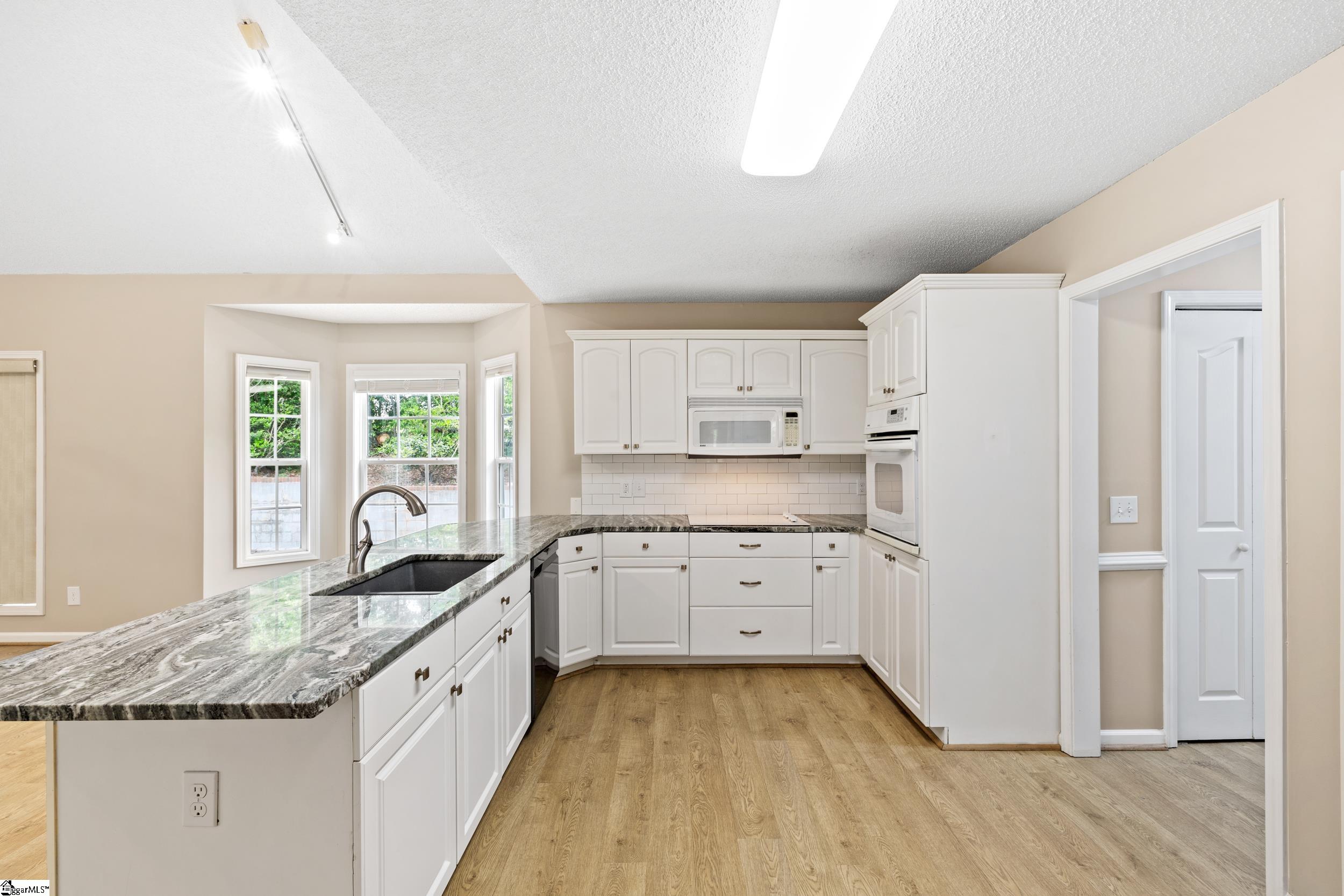 200 Holly Chase Drive Property Photo 12