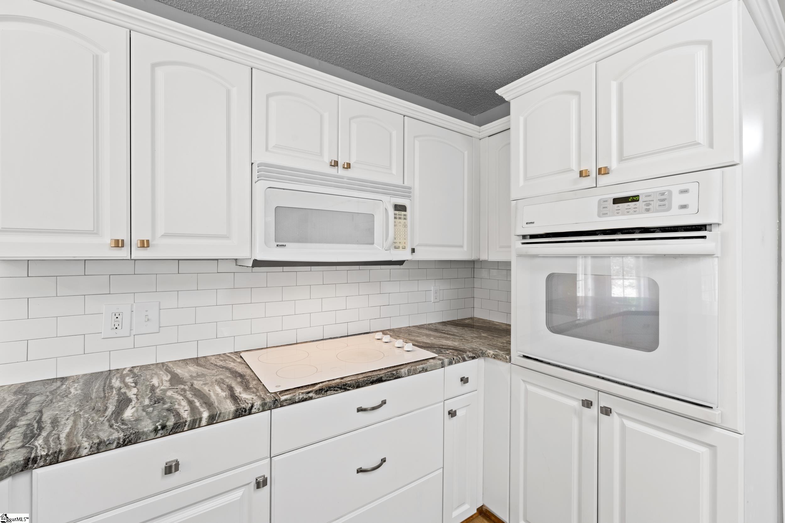 200 Holly Chase Drive Property Photo 13