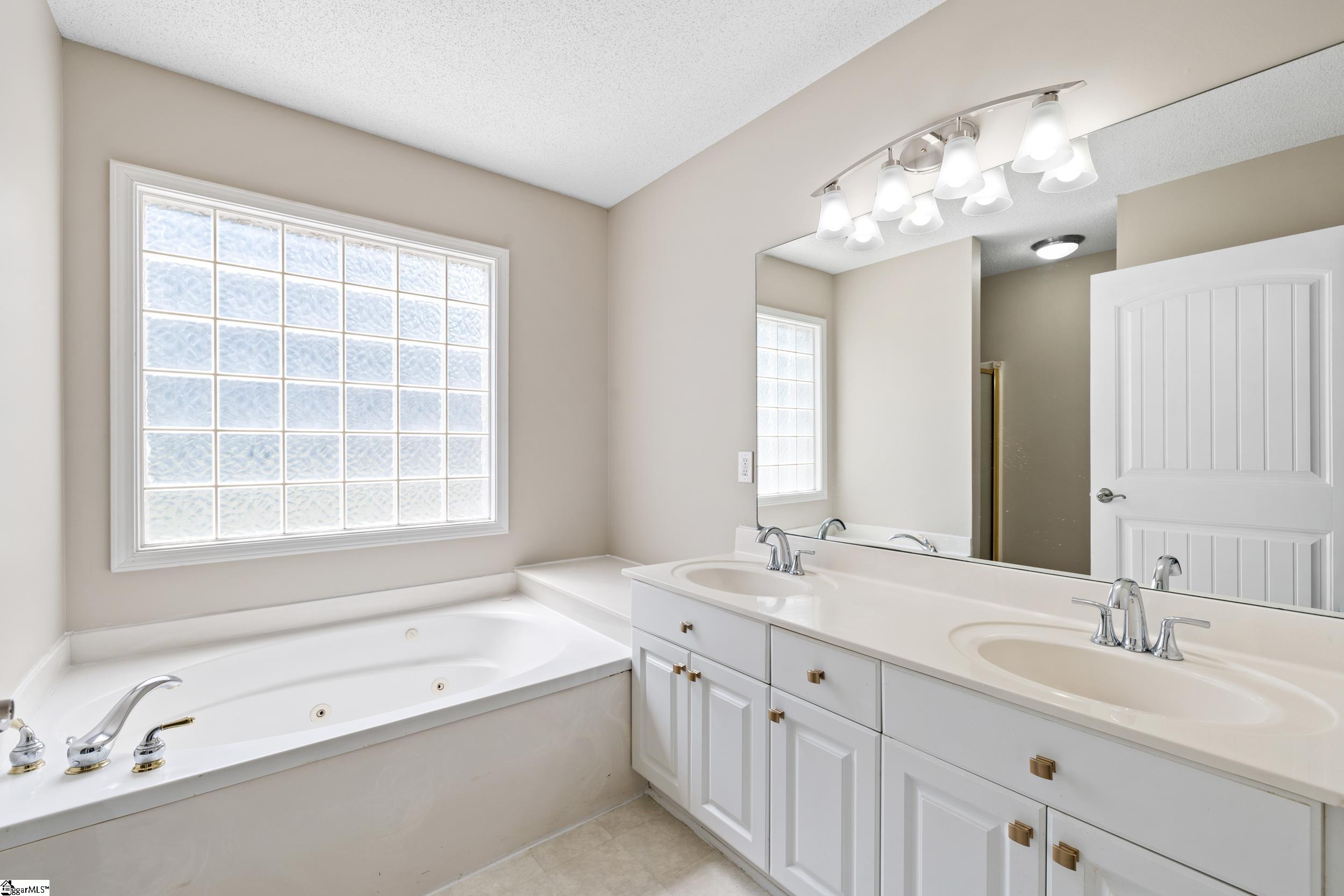 200 Holly Chase Drive Property Photo 27