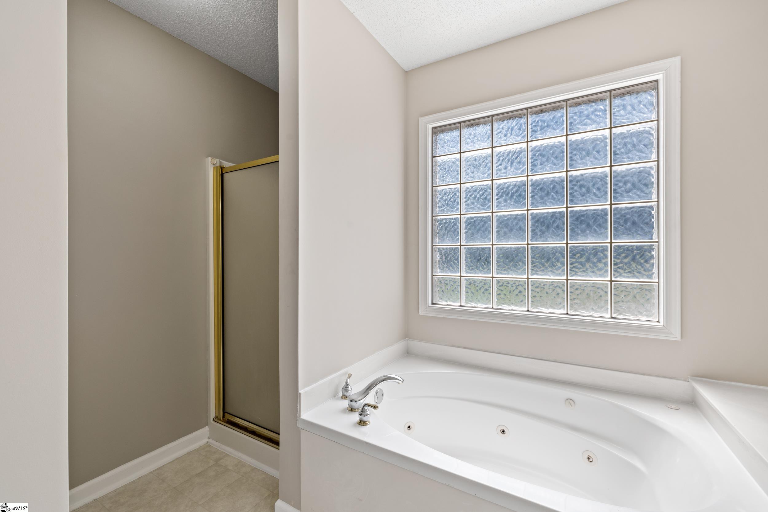 200 Holly Chase Drive Property Photo 28