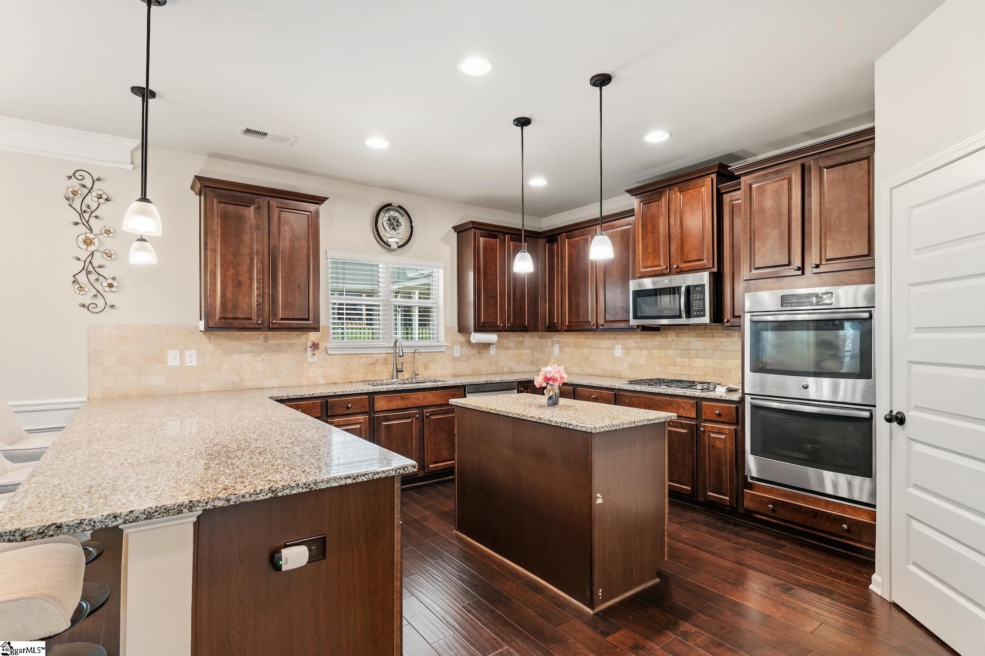 1590522 Property Photo 11