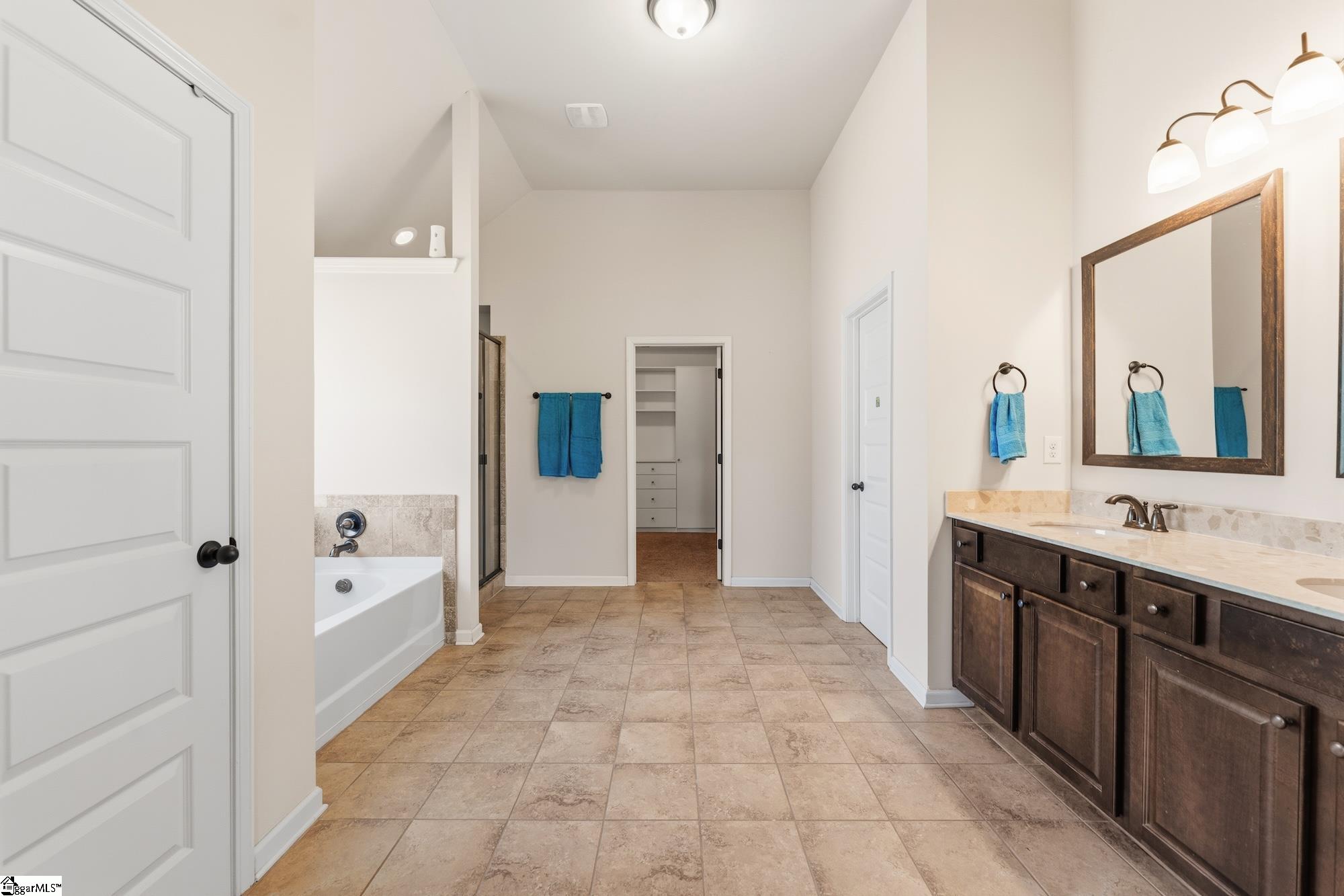 1590522 Property Photo 19