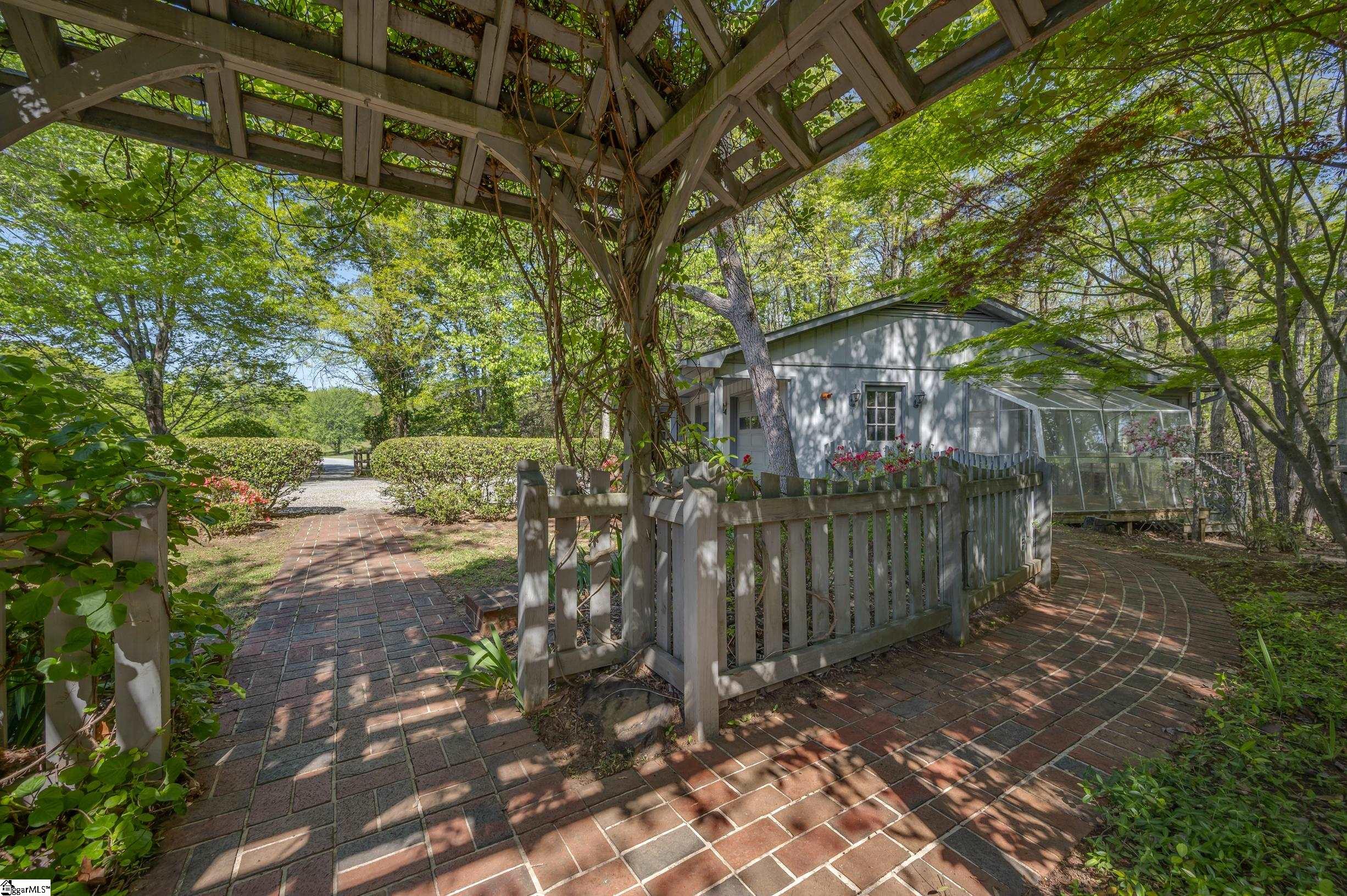 176 Fox Run Lane Property Photo 3