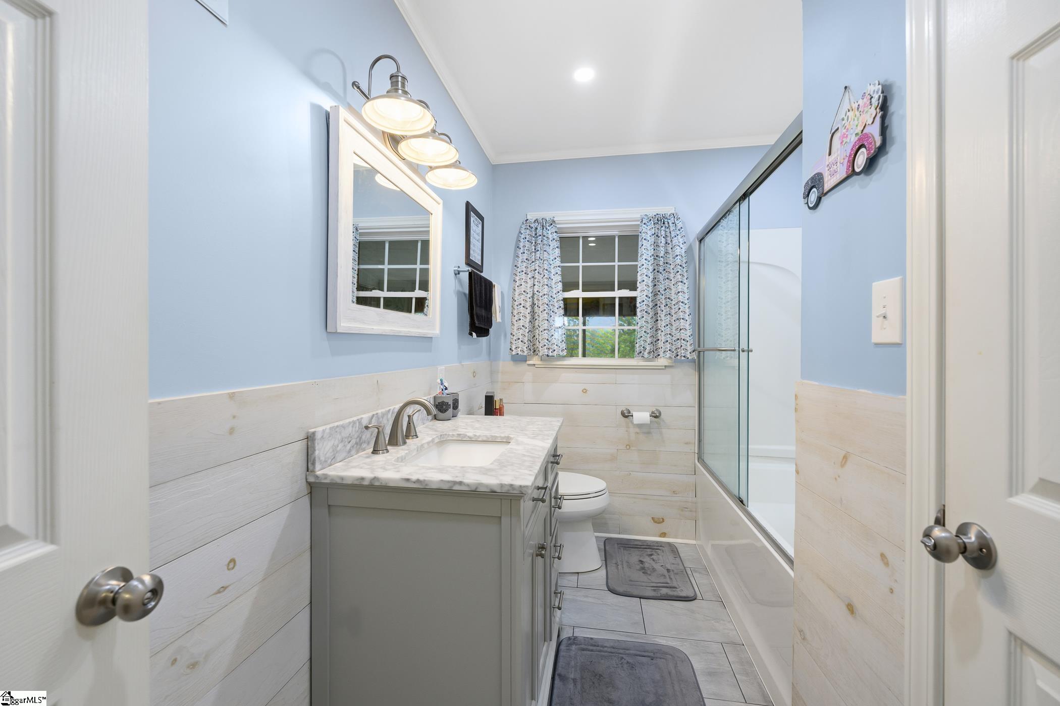 1590588 Property Photo 5