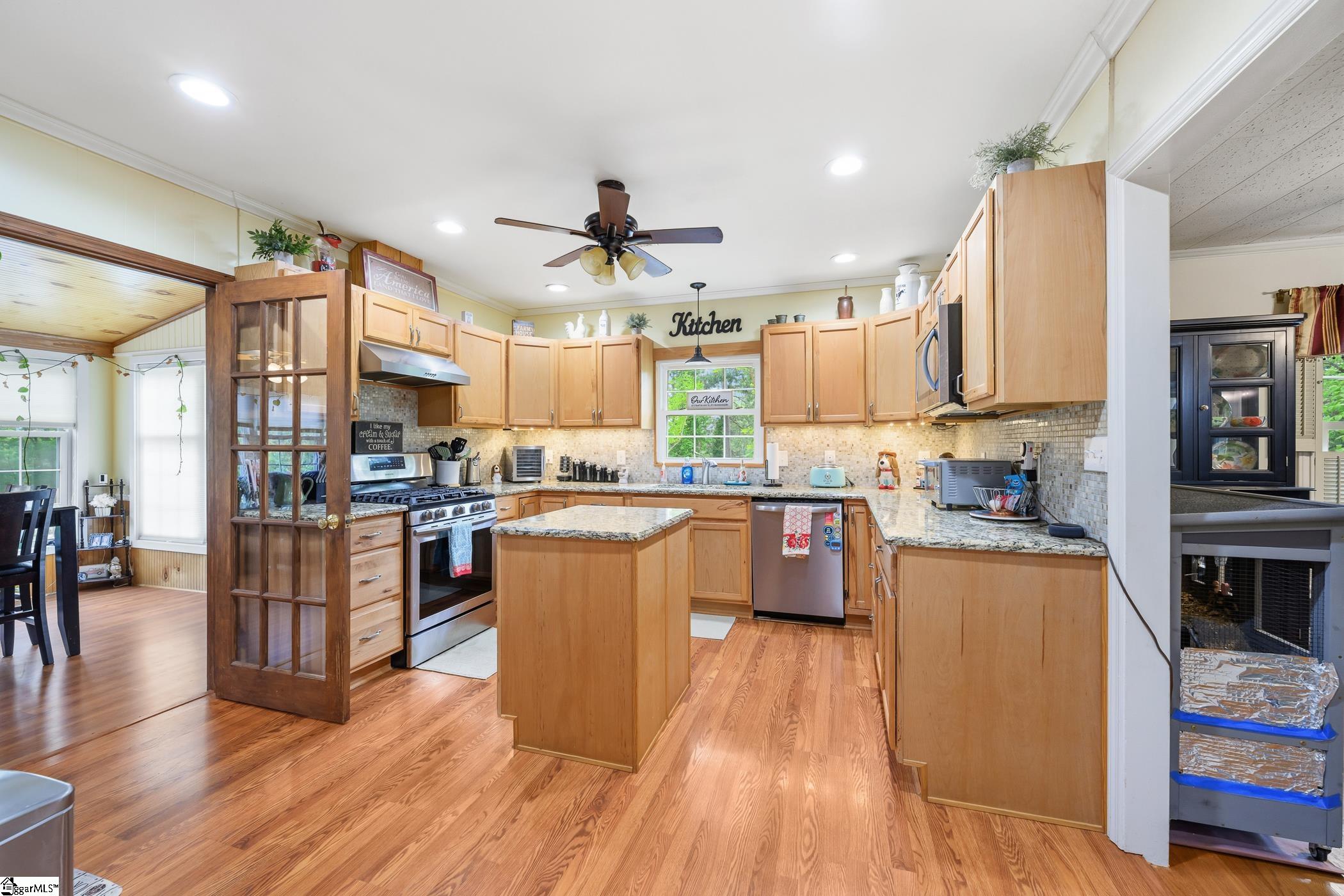 1590588 Property Photo 6
