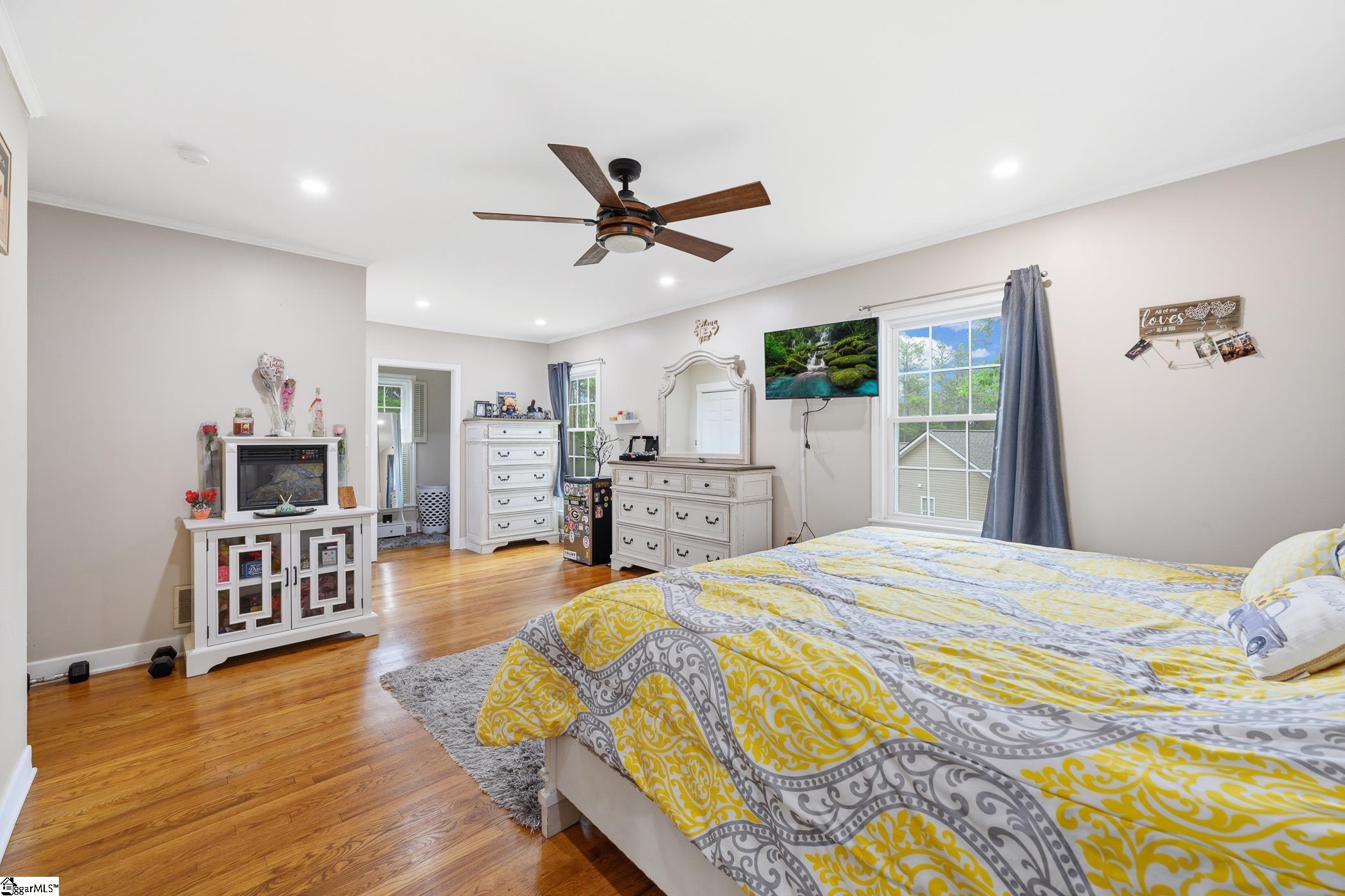 1590588 Property Photo 10