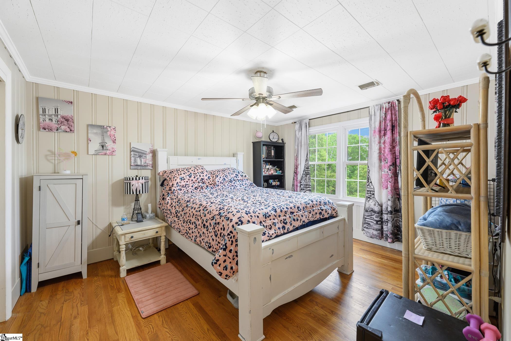 1590588 Property Photo 11