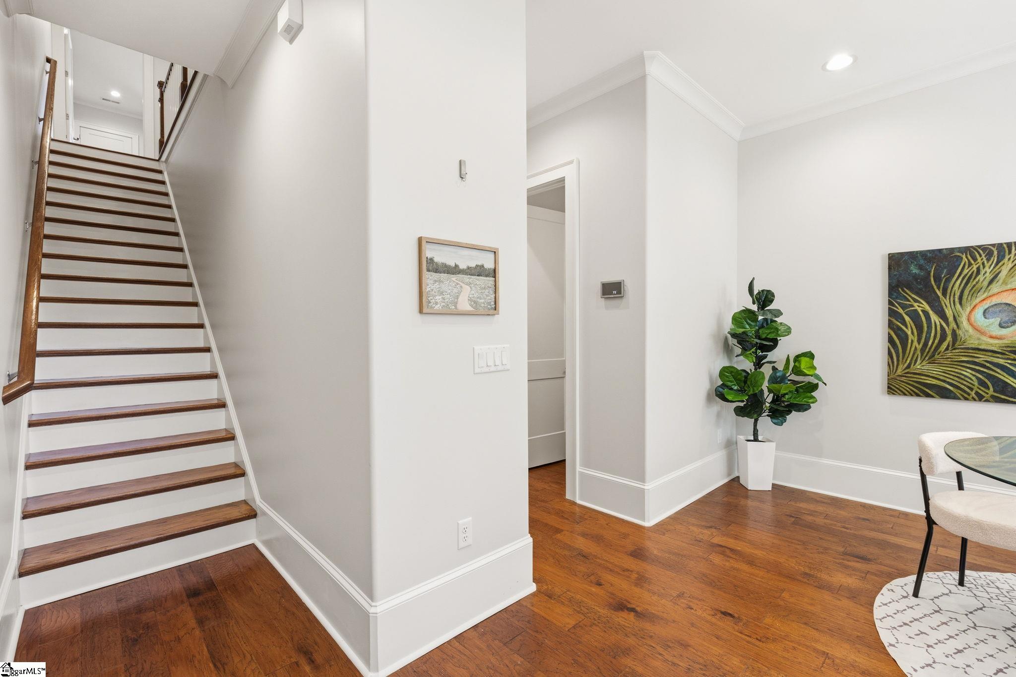 100 S Hudson Street Property Photo 5