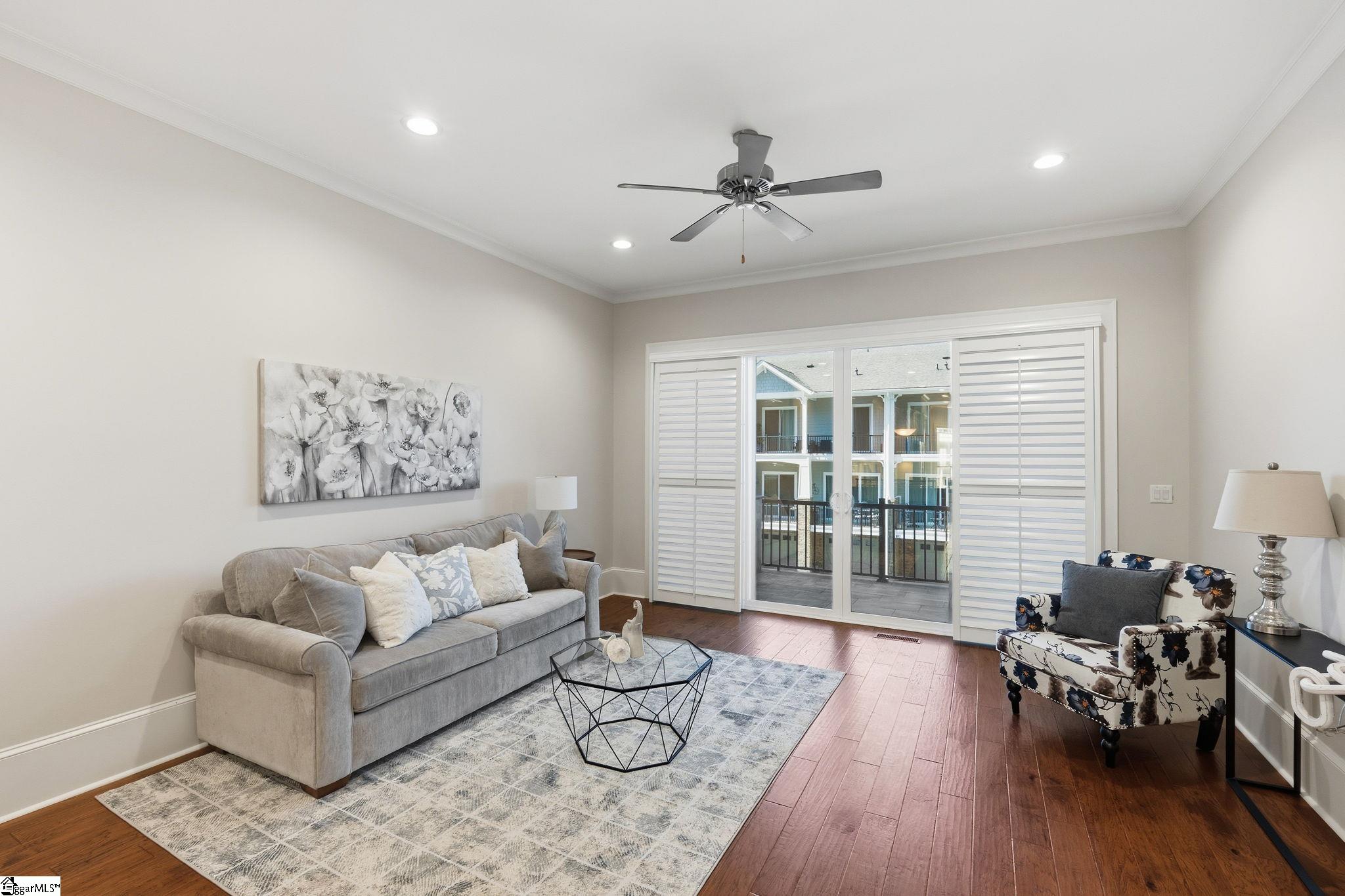 100 S Hudson Street Property Photo 12