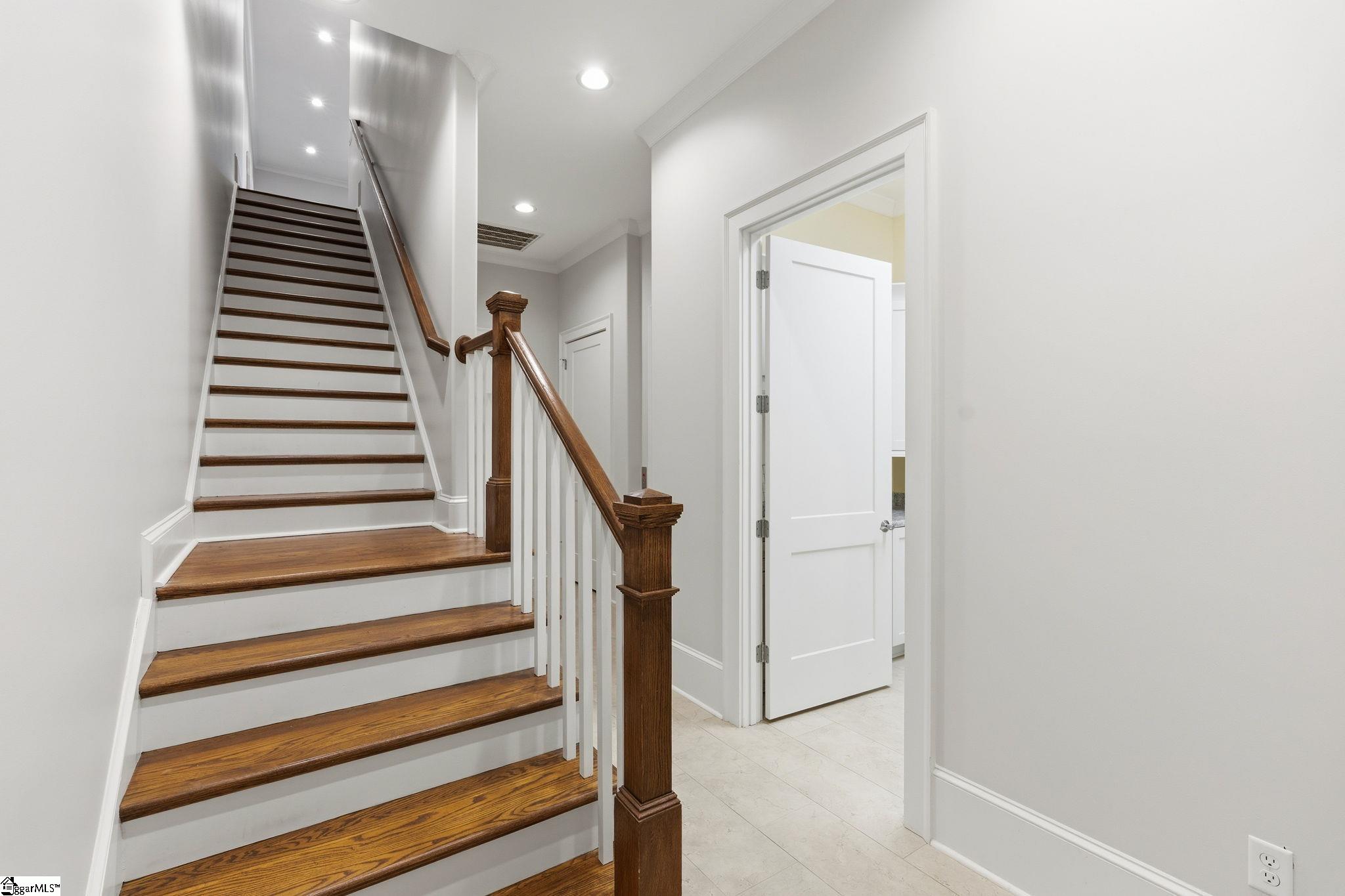 100 S Hudson Street Property Photo 17