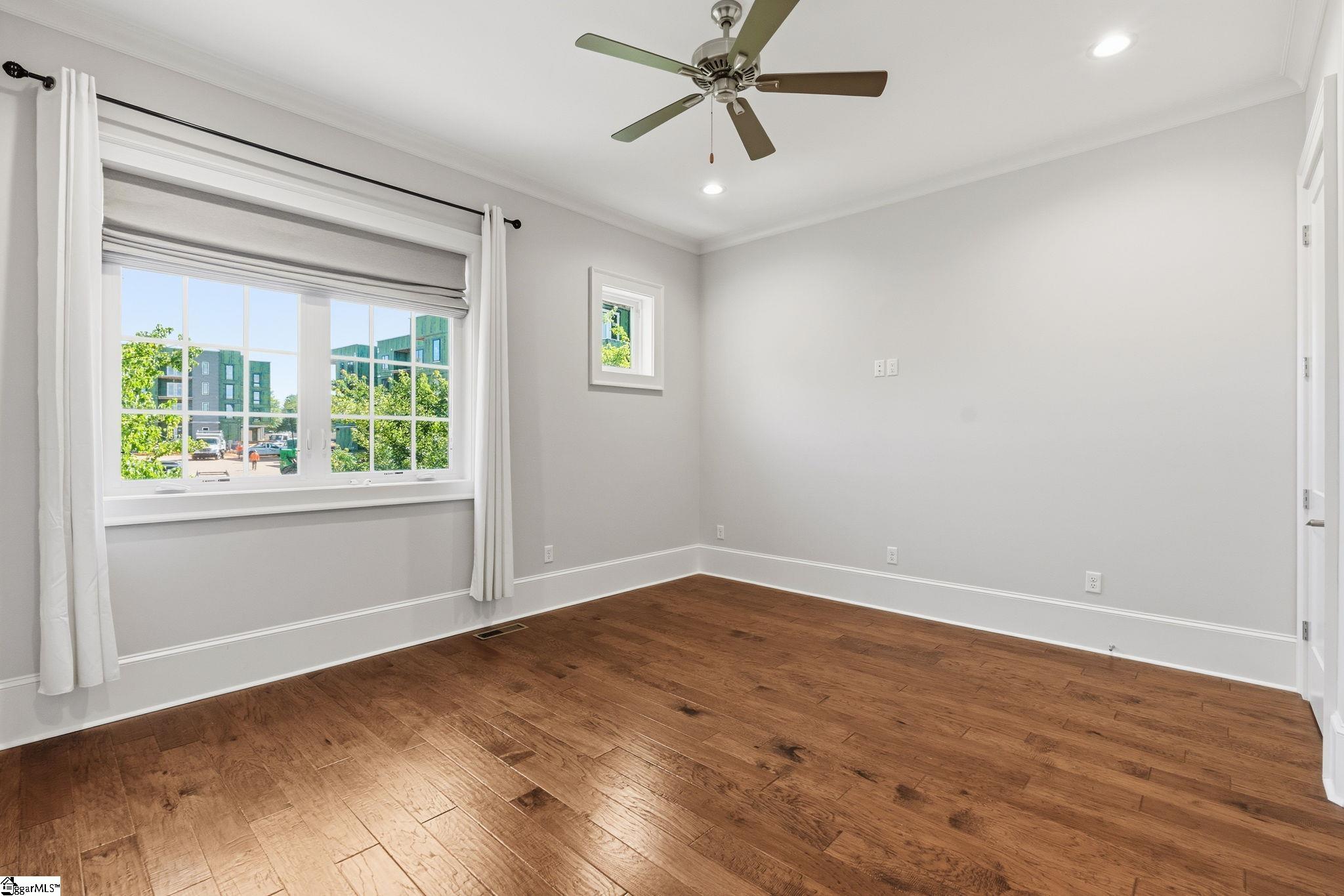 100 S Hudson Street Property Photo 27