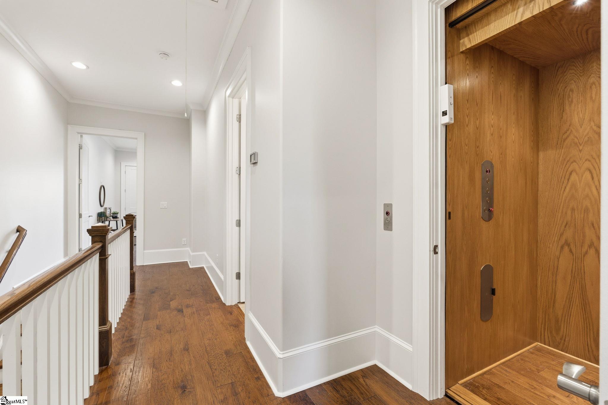 100 S Hudson Street Property Photo 31