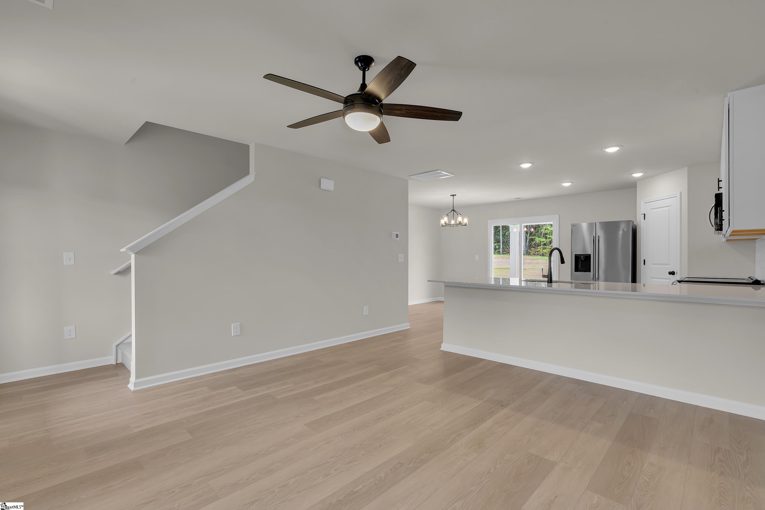 1295 N Highway 101 Property Photo 3