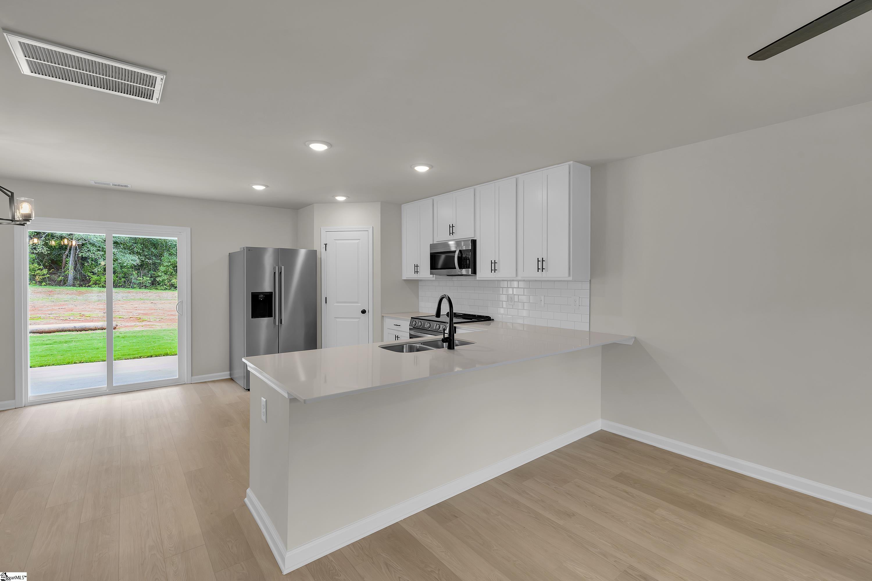 1295 N Highway 101 Property Photo 5