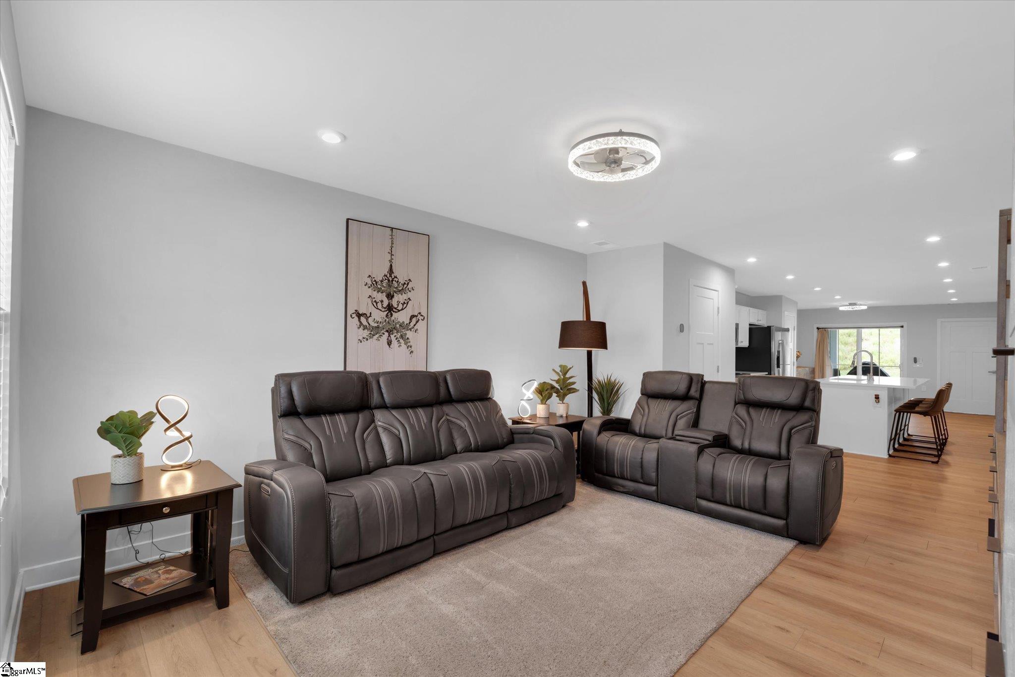 1590676 Property Photo 2