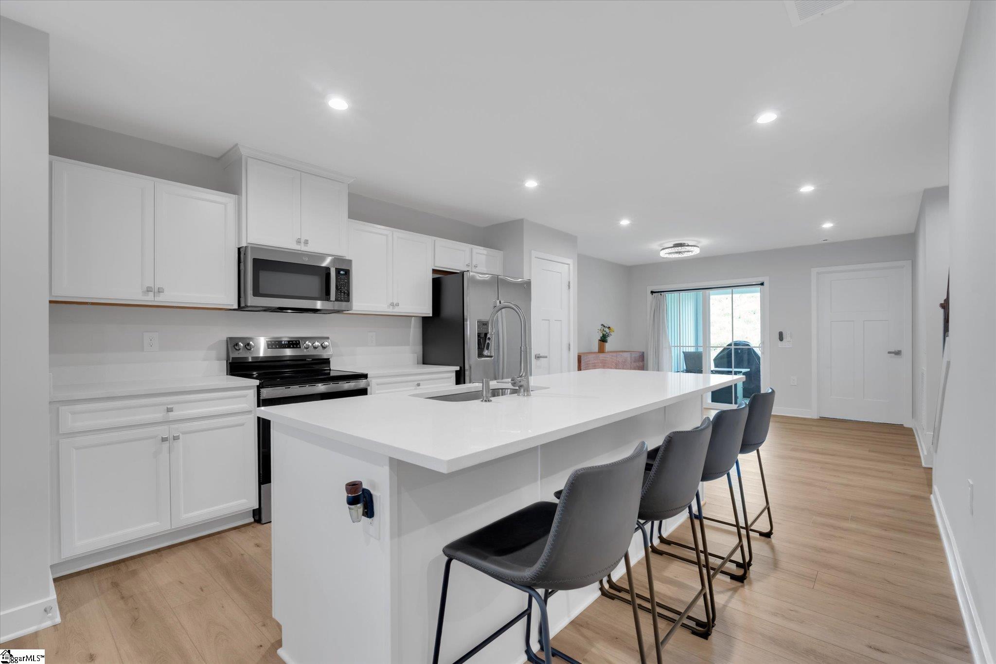 1590676 Property Photo 3