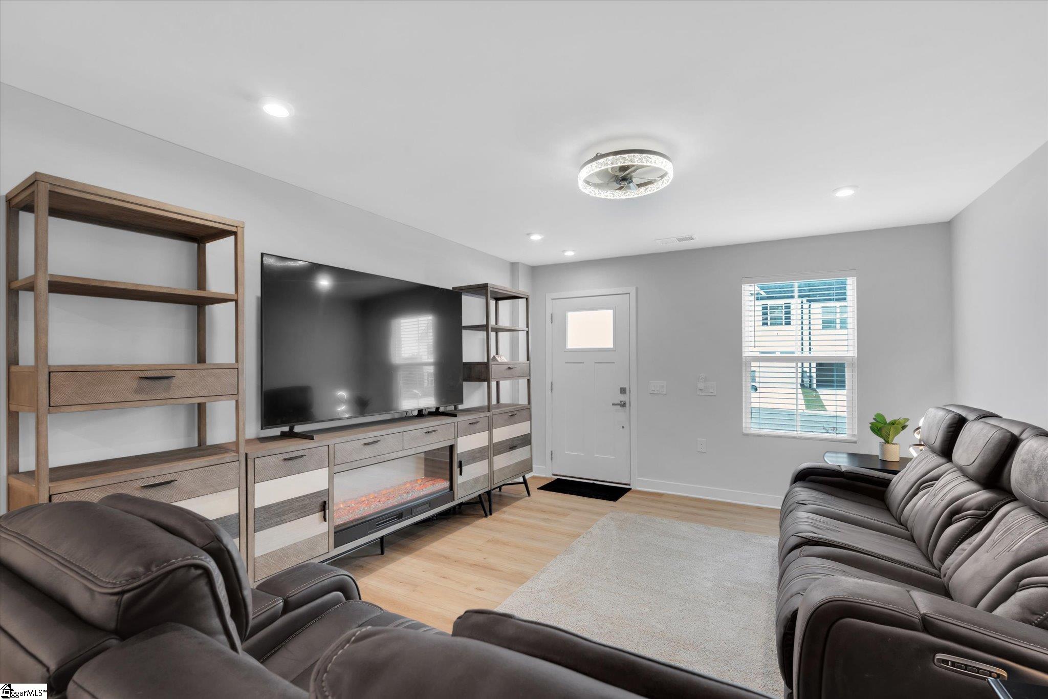 1590676 Property Photo 5