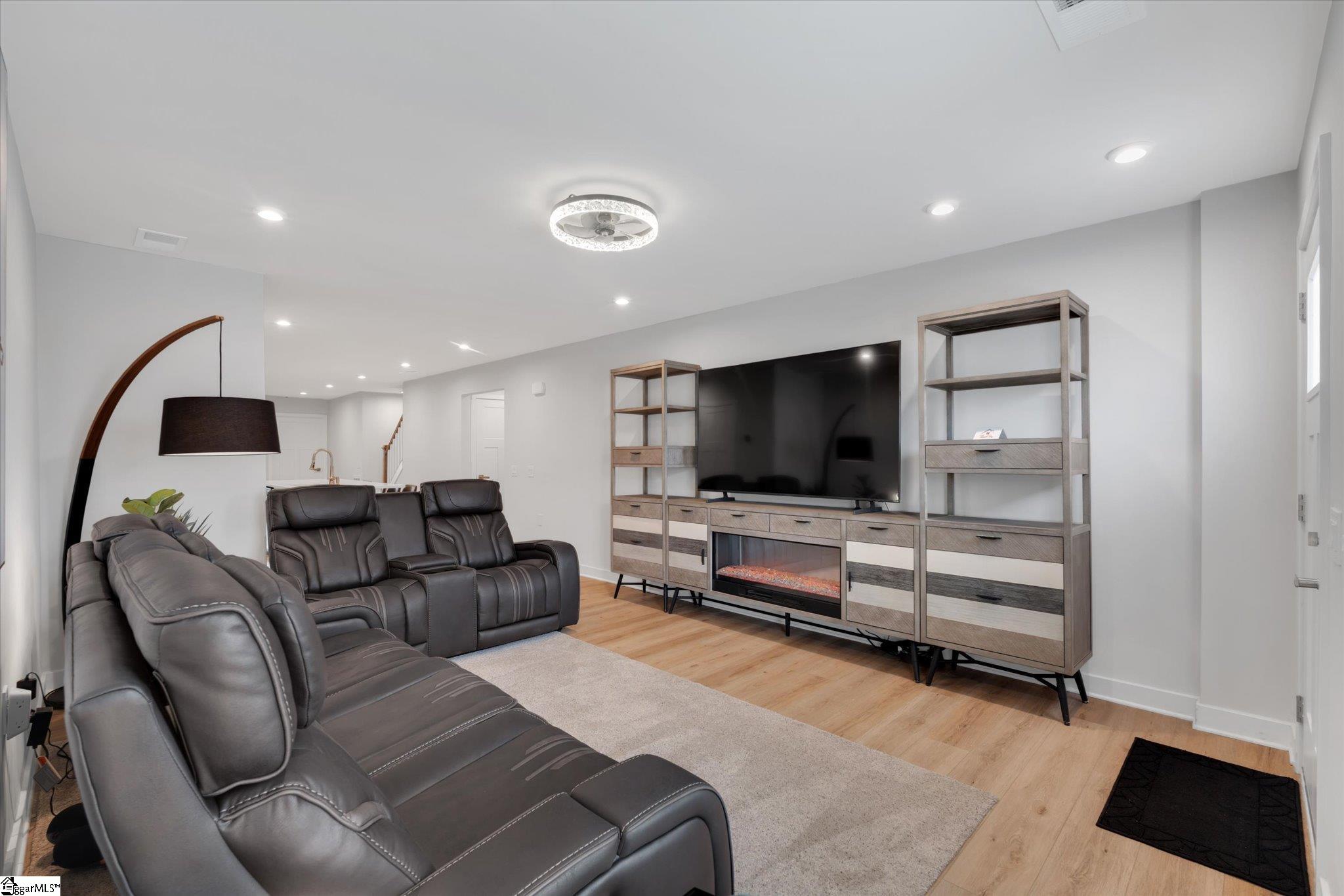 1590676 Property Photo 6