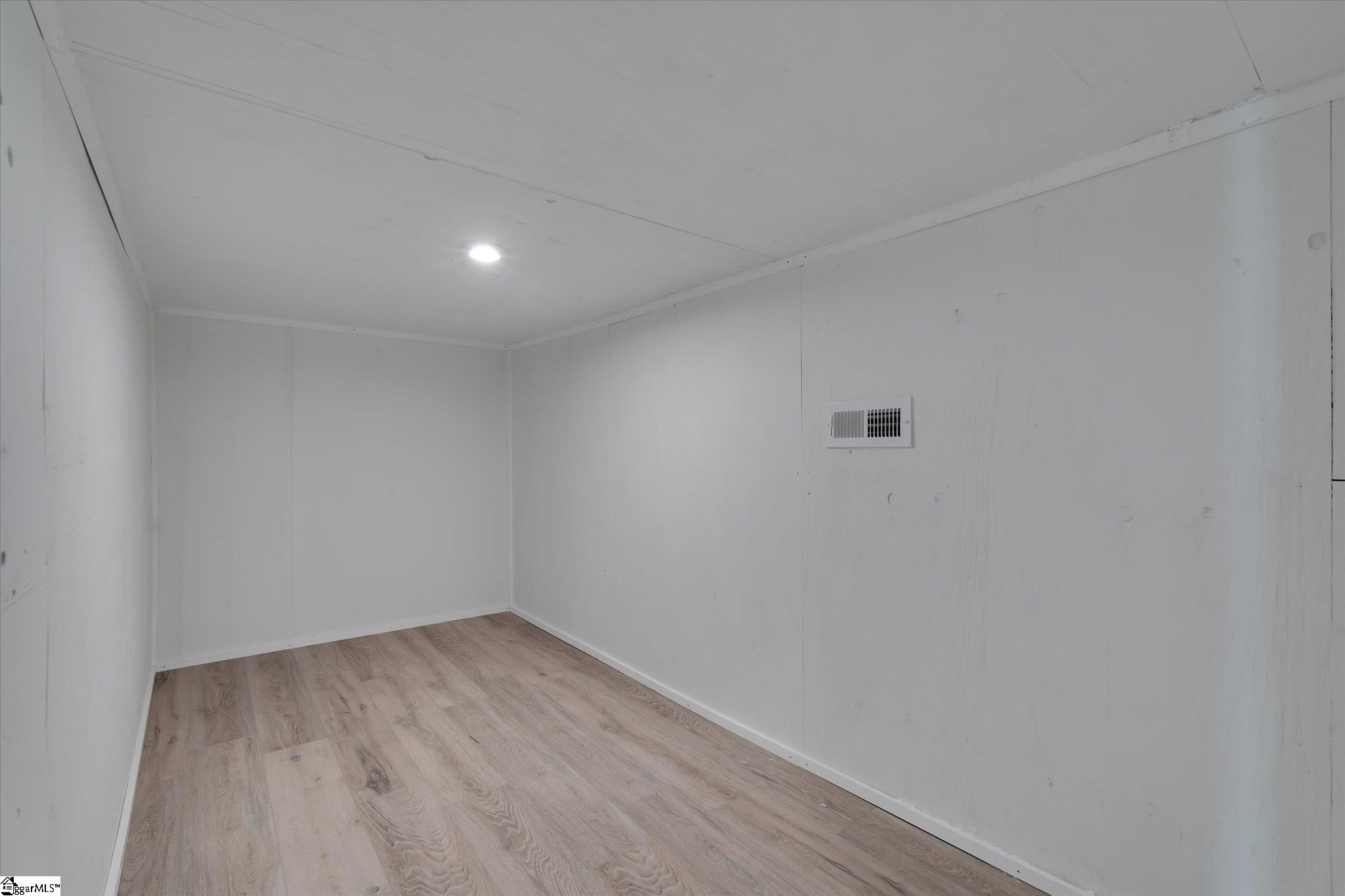 1590676 Property Photo 24