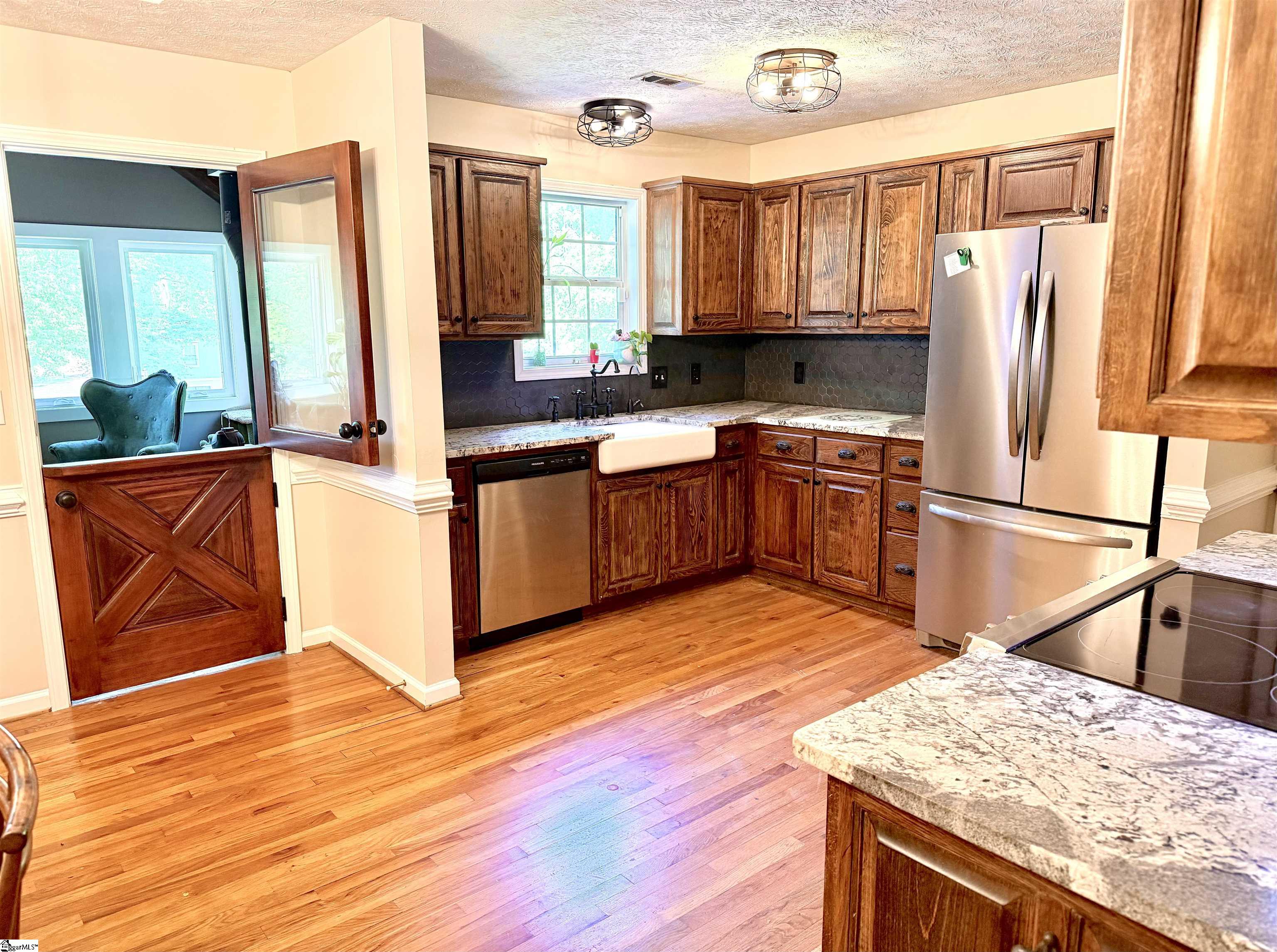 805 Marion Street Property Photo 6