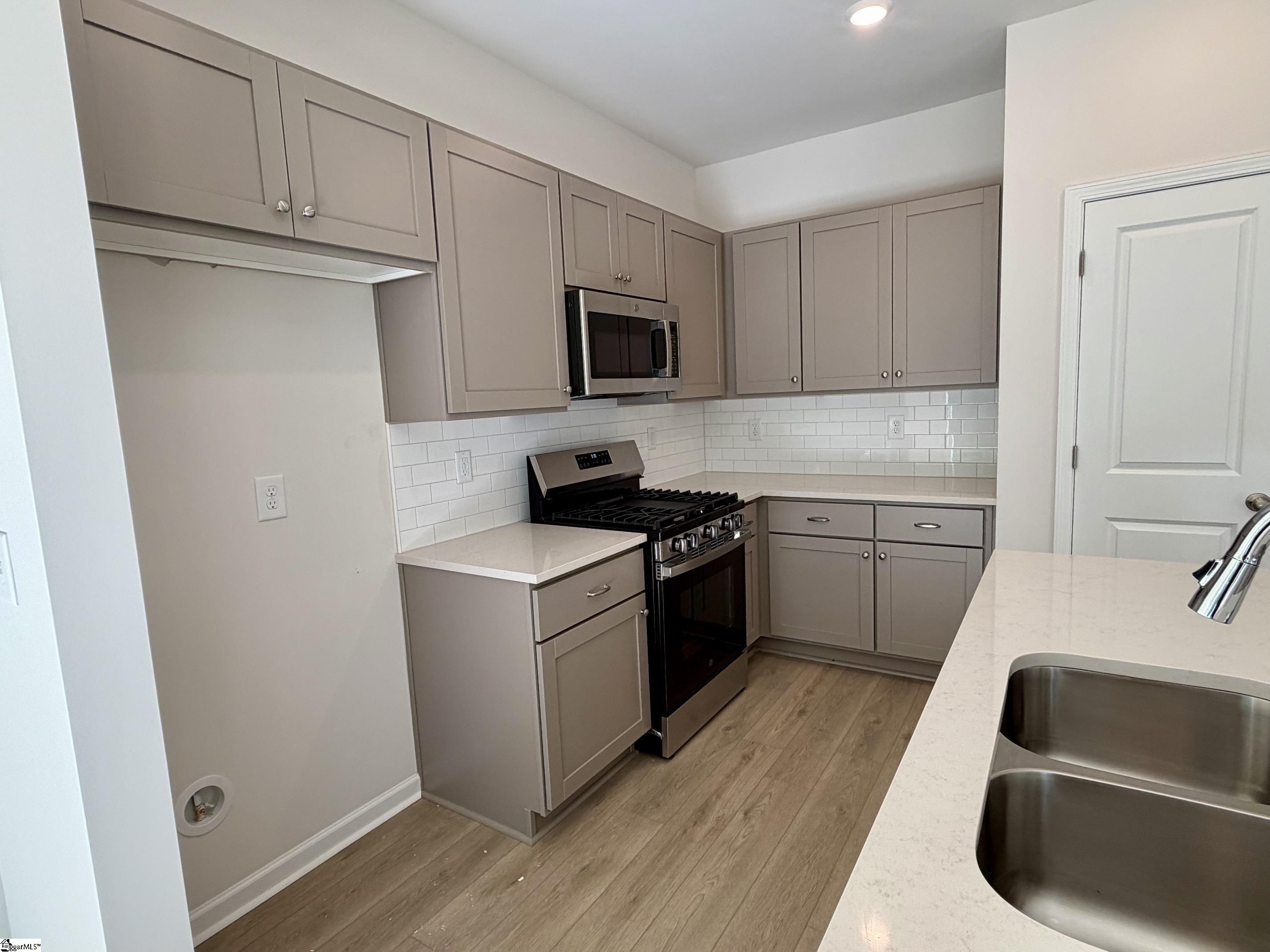 12143 Lansbury Drive Property Photo 14