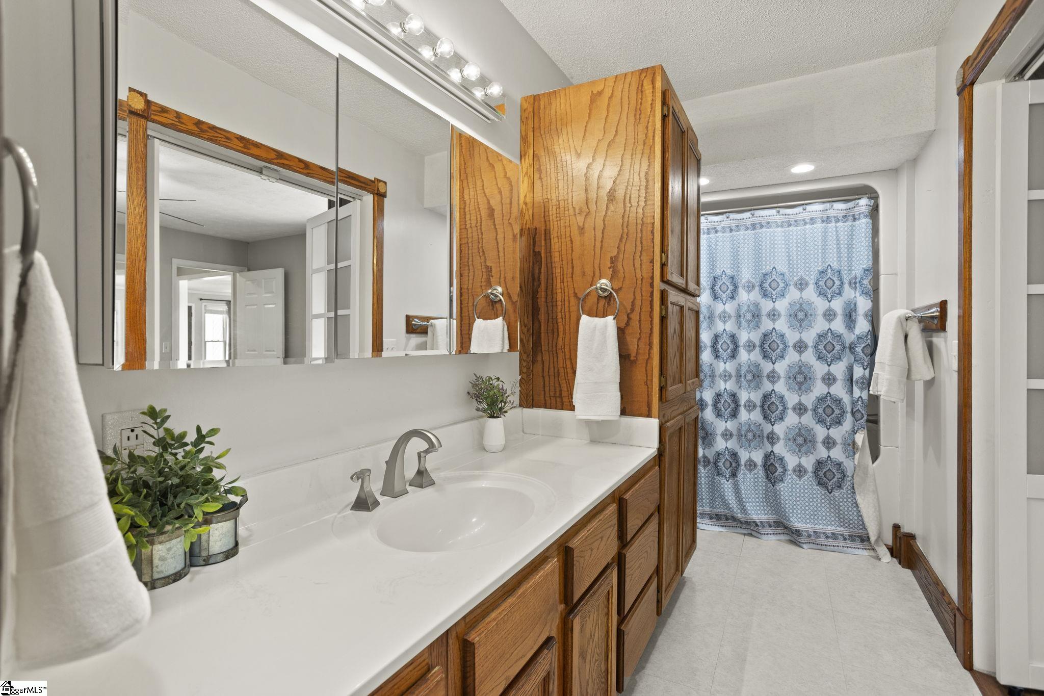1011 Sierra Drive Property Photo 28