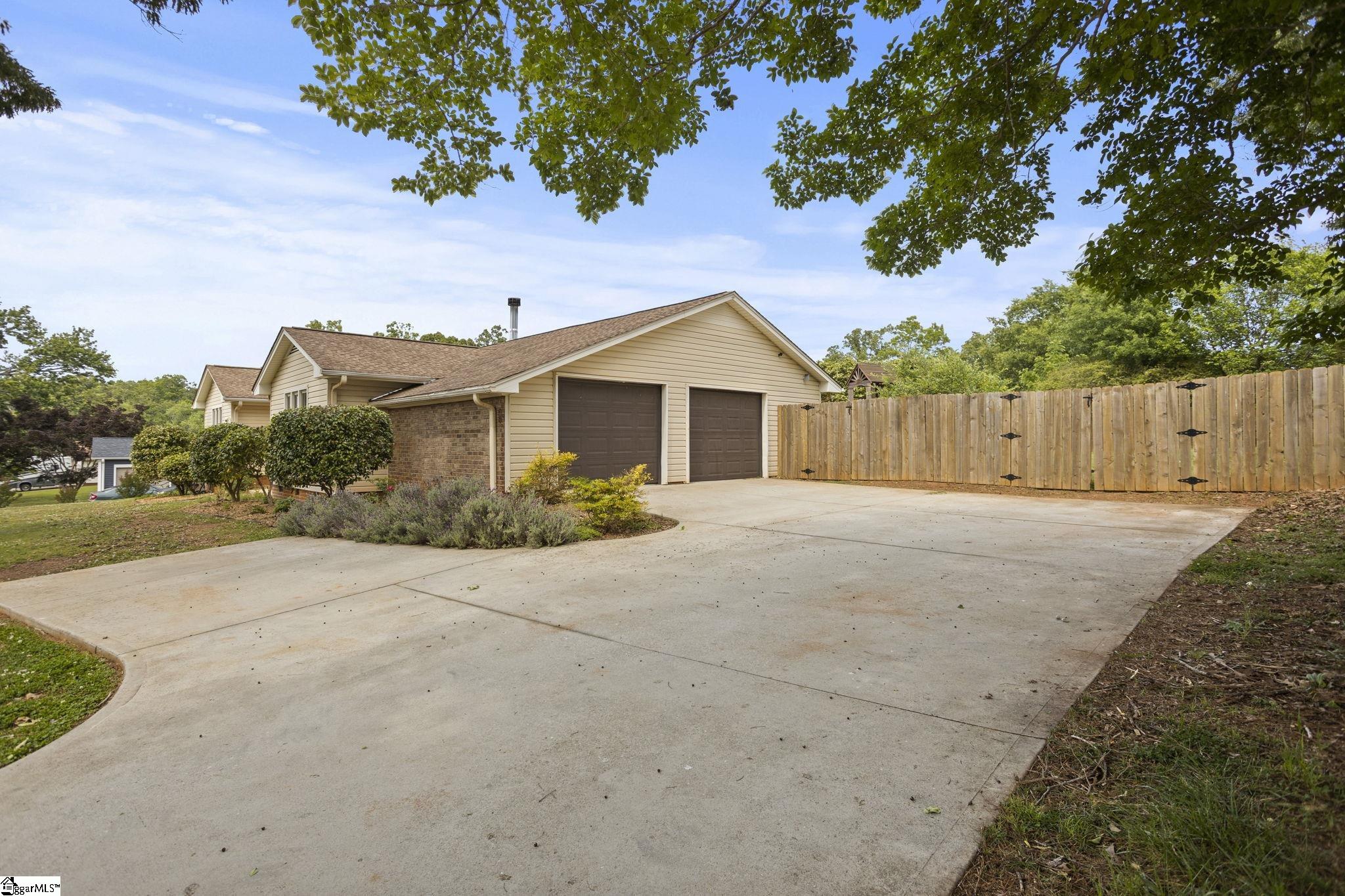 1011 Sierra Drive Property Photo 49