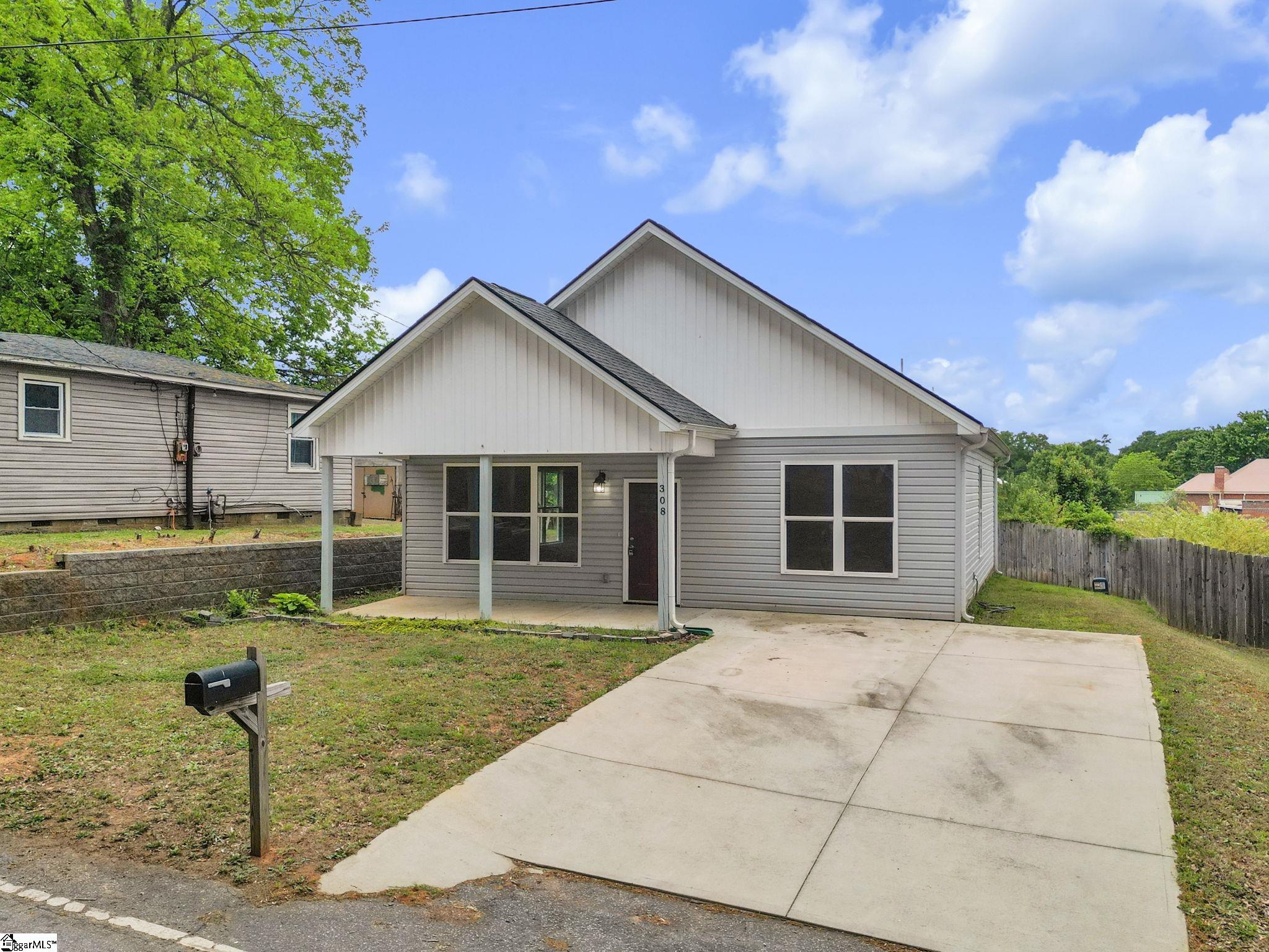 308 S Lewis Street Property Photo 2